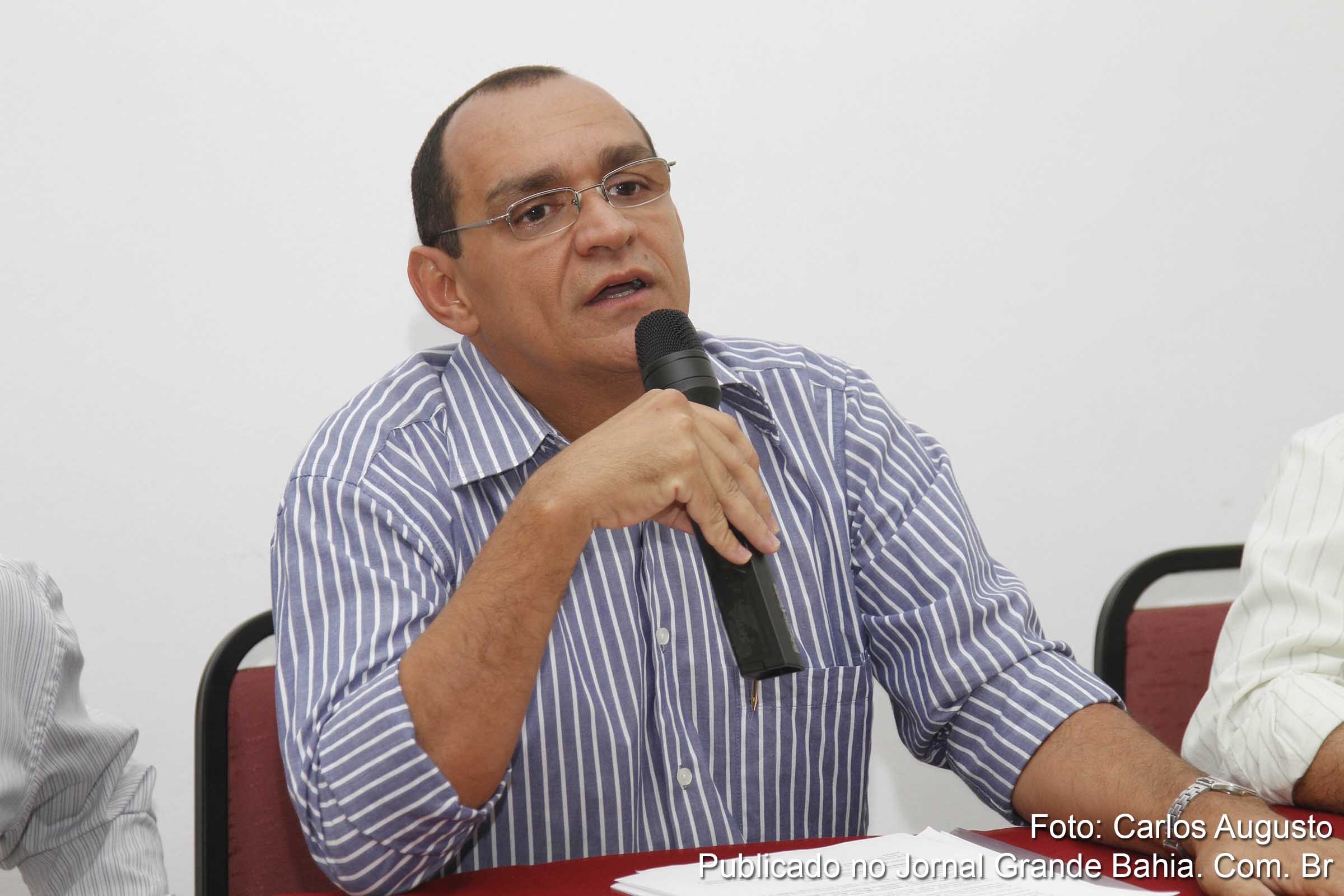 Vereador Roberto Tourinho pede informações à PMFS sobre contratos publicitários.