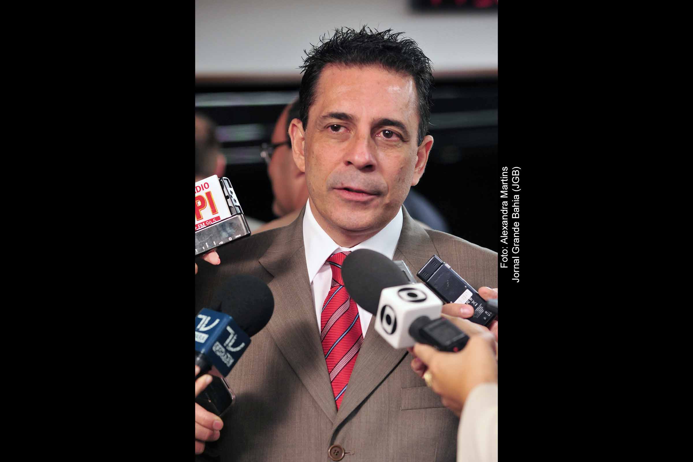 Projeto de Lei busca legitimar Procuradorias Parlamentares para representação judicial da Câmara e do Senado; Proposta de Sérgio Barradas Carneiro visa garantir defesa institucional