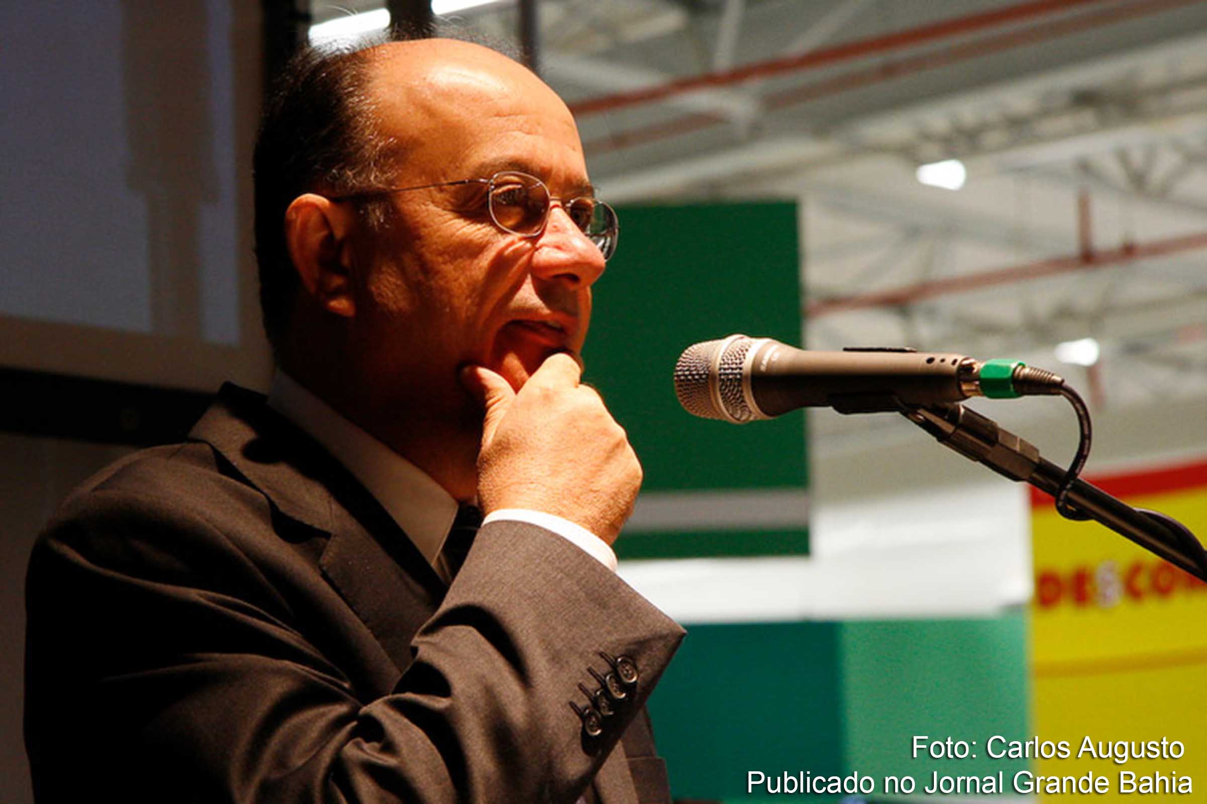 José Ronaldo em artigo critica o fisiologismo, esquecendo-se dos casos de nepotismos do seu governo e do governo de Tarcízio Pimenta.