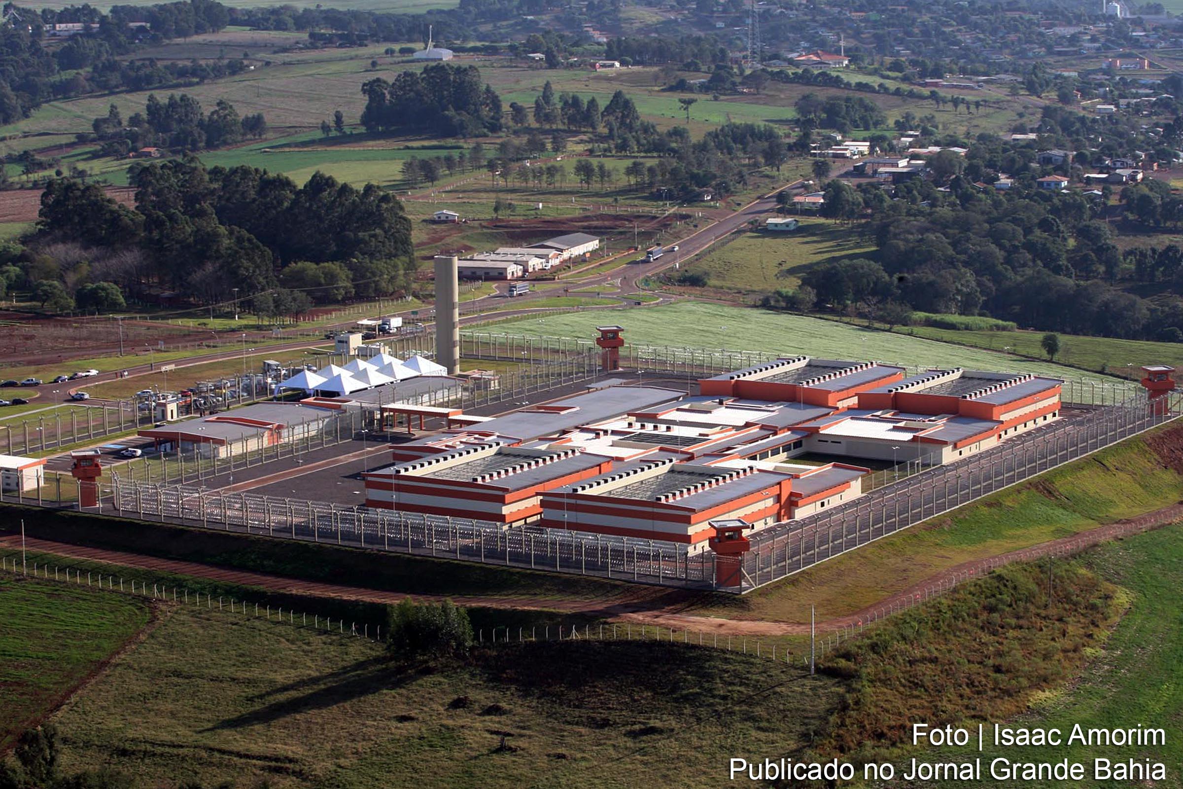 Governador Jaques Wagner prevê guerra prolongada e envia mais 14 presos à Penitenciaria Federal de Catanduva, no Paraná