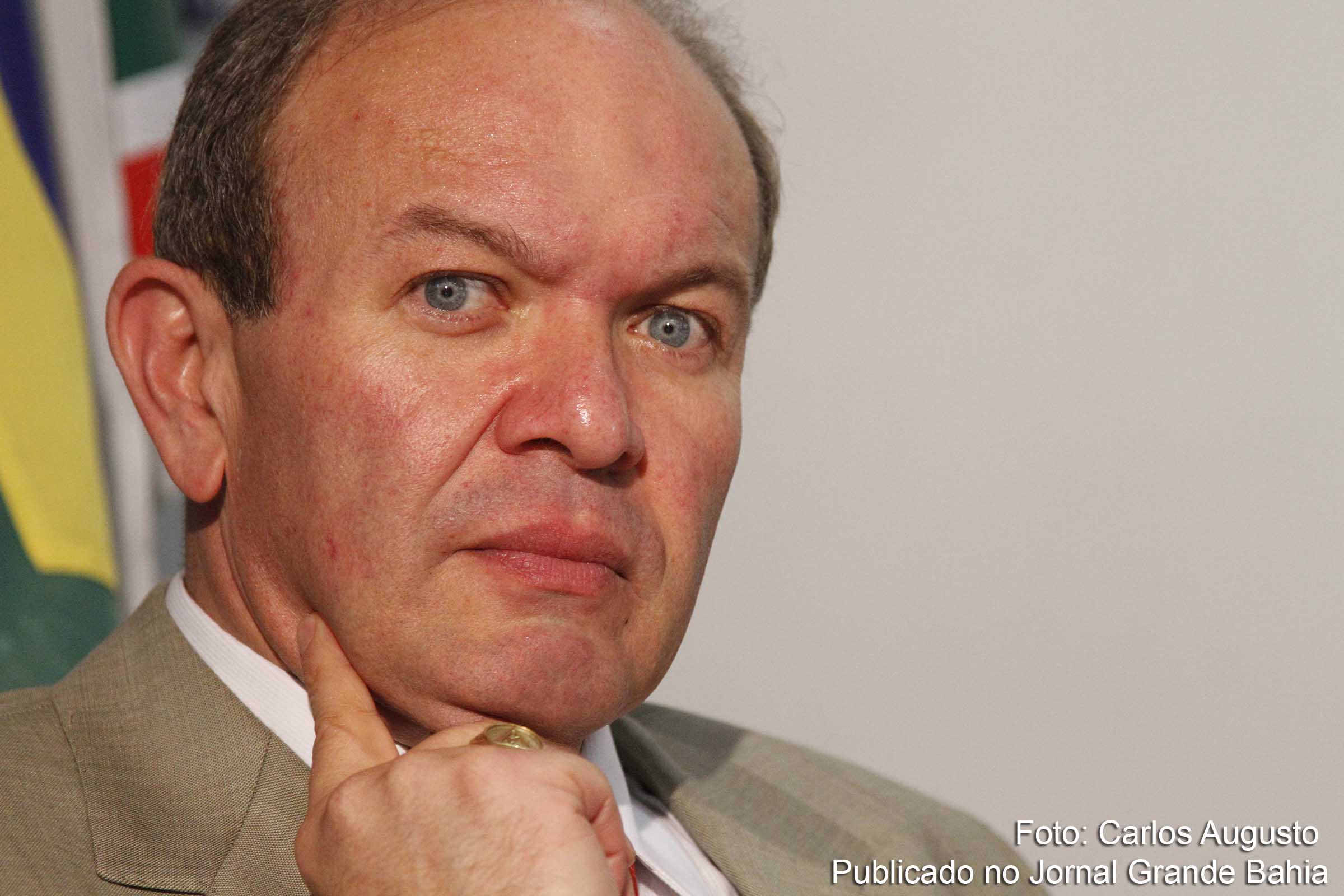 Secretário municipal Milton Brito critica Carlos Antônio de Moraes Lucena, Procurador-geral do Município de Feira de Santana.