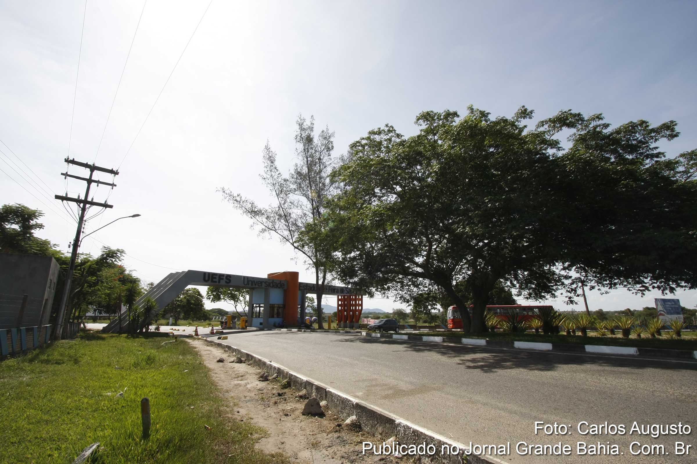 Pórtico de entrada da Universidade Estadual de Feira de Santana (UEFS)