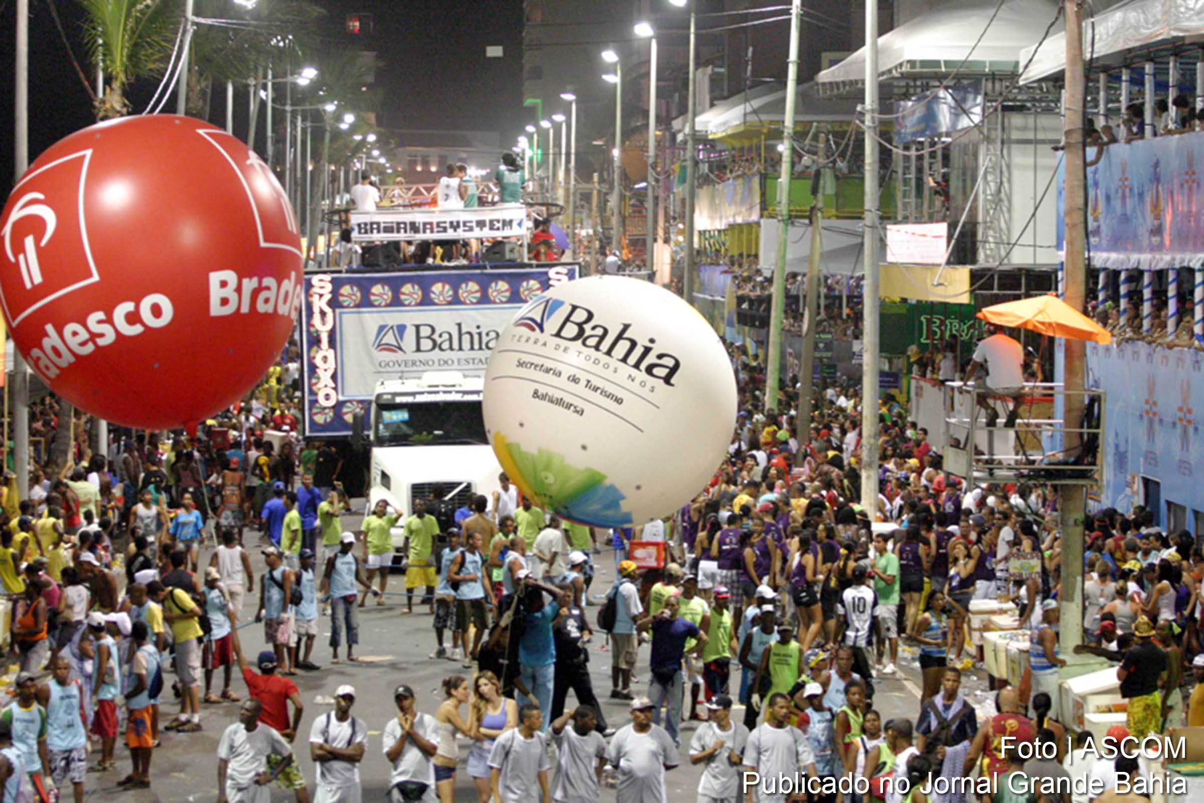 Os cantores feirenses Dionorina, Gilsan e Jorge de Angélica comandaram a programação diversificada do Carnaval Pipoca com o chamado "reggae de raiz.