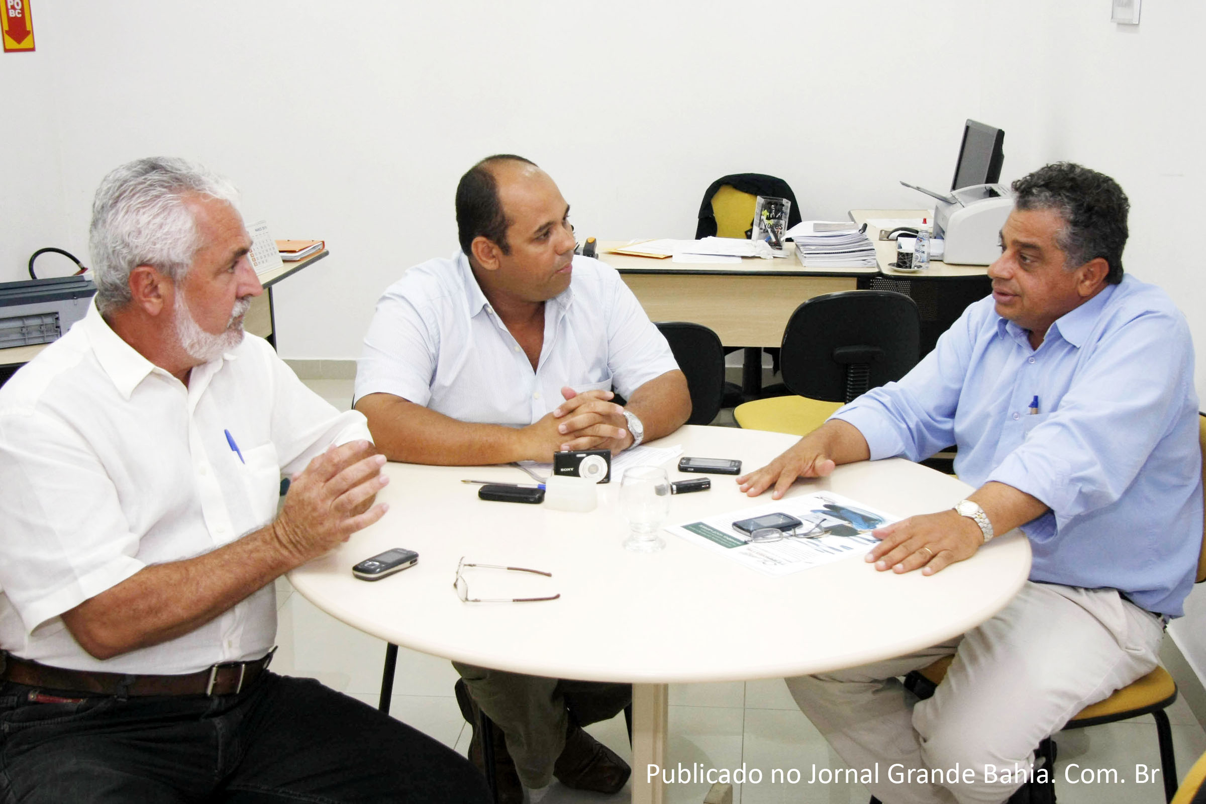 Edson Borges, Carlos Augusto e Tarcízio Pimenta. Carlos Augusto entrevista Tarcízio Pimenta sobre ações do governo e questões políticas.