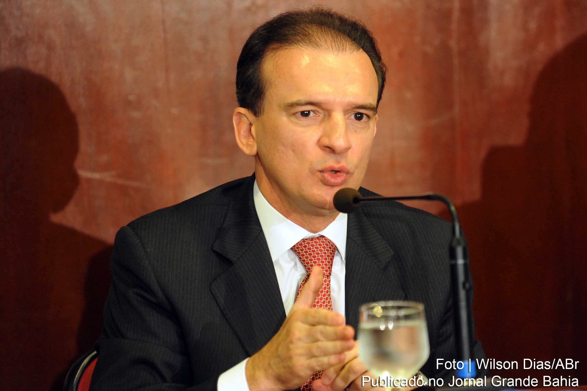 Ophir Filgueiras Cavalcante Júnior é um advogado brasileiro, bacharel e mestre em Direito pela UFPA, é procurador do Estado do Pará e foi presidente do Conselho Federal da OAB de fevereiro de 2010 a janeiro de 2013.