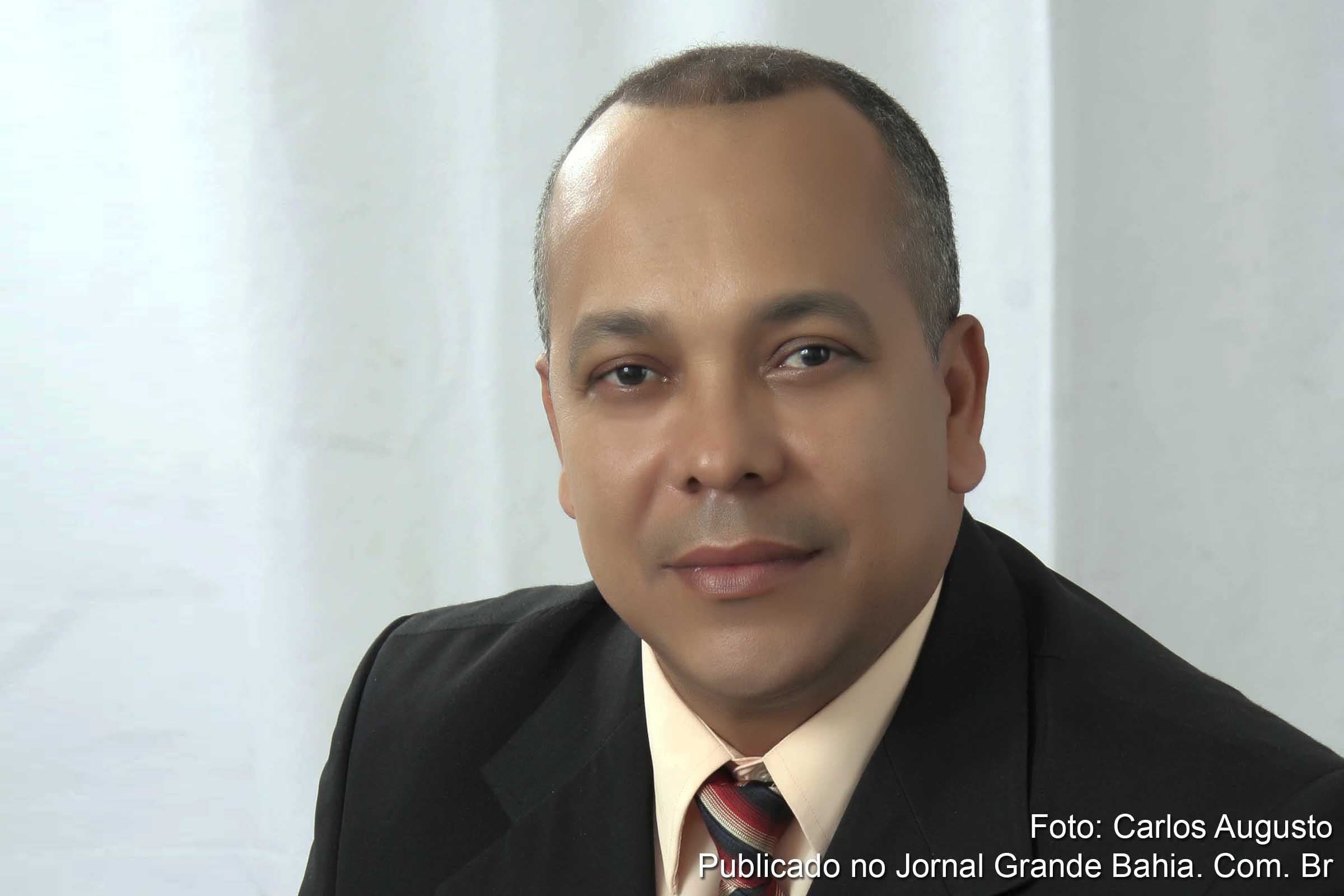 Joilton Antônio Freitas Matos é jornalista, radialista e âncora do programa de rádio Rotativo News, em Feira de Santana.