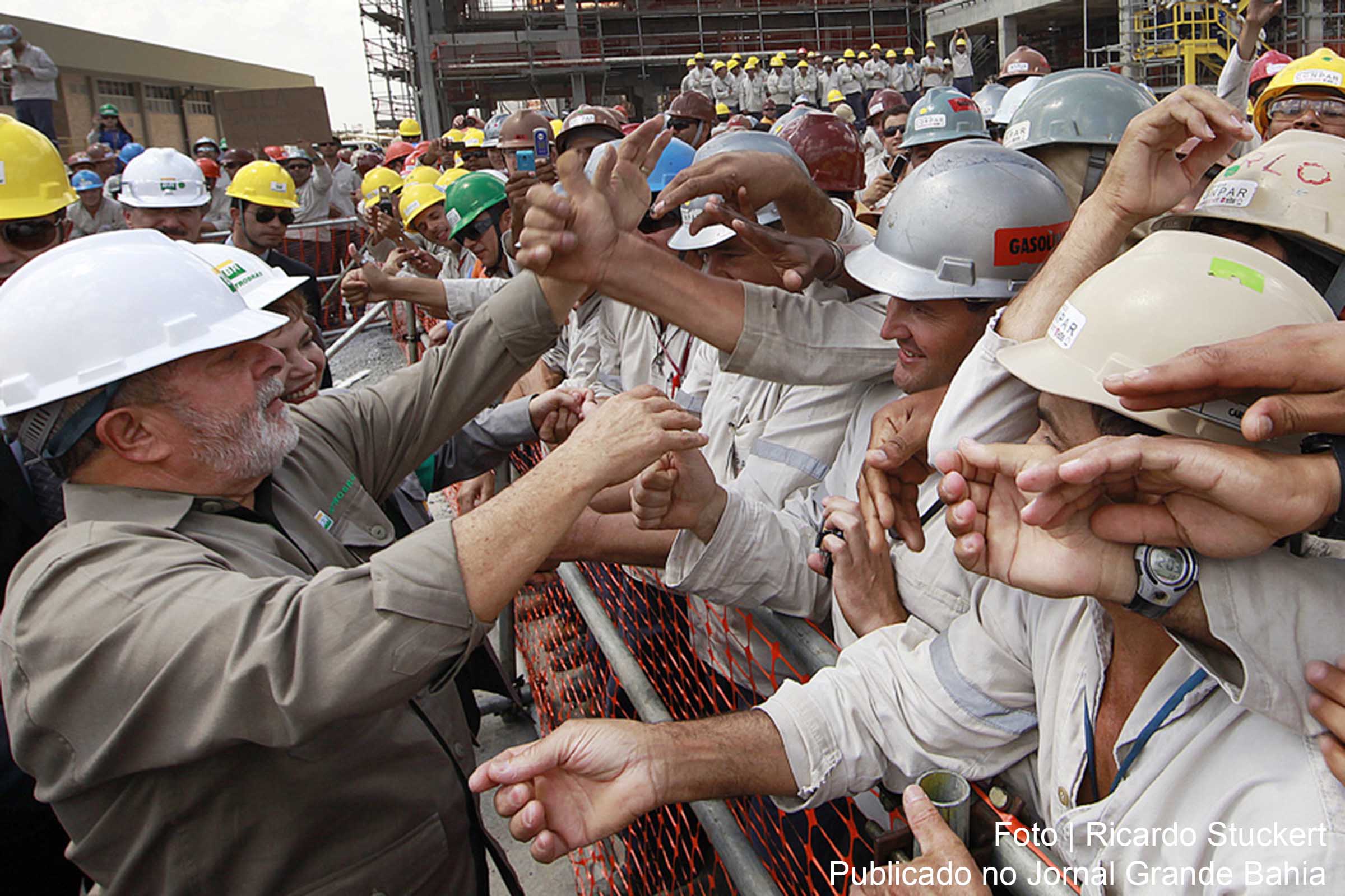 Presidente Lula, alto índices de aprovação e sociedade vigilante. Congresso exerce importante papel moderador na república.