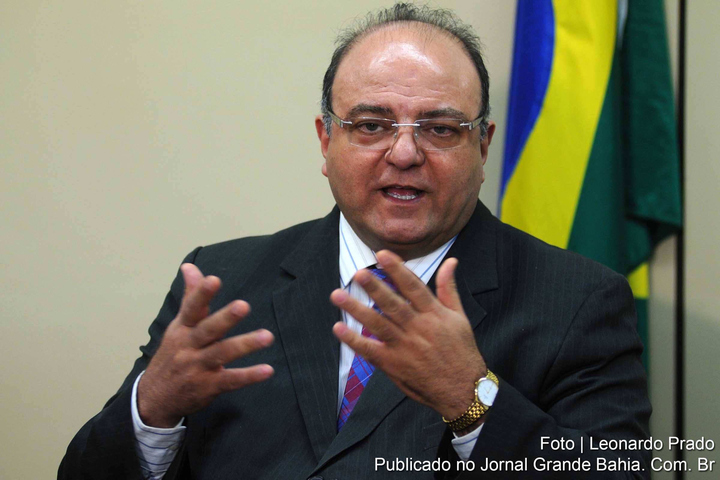 Cândido Elpidio de Souza Vaccarezza é médico, natural de Senhor do Bonfim, deputado federal pelo PT São Paulo, e líder do governo na Câmara dos Deputados.