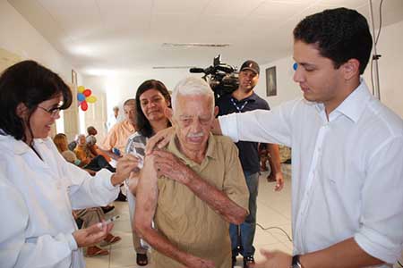 Famílias recebem cestas básicas, Vacinação no Lar do Irmão Velho, Escolas reformadas e Pontos de irrigação.