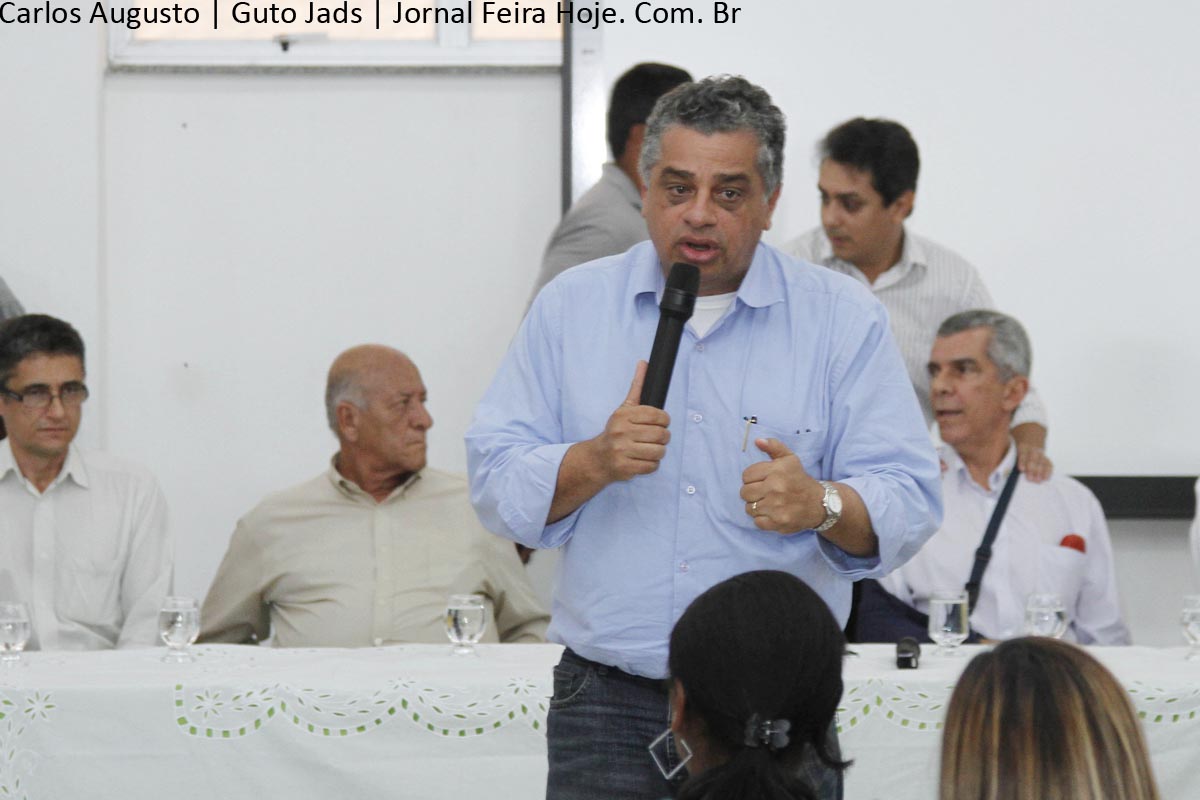 Prefeito Tarcízio Pimenta anunciou investimentos voltados a impulsionar a educação municipal de Feira de Santana.