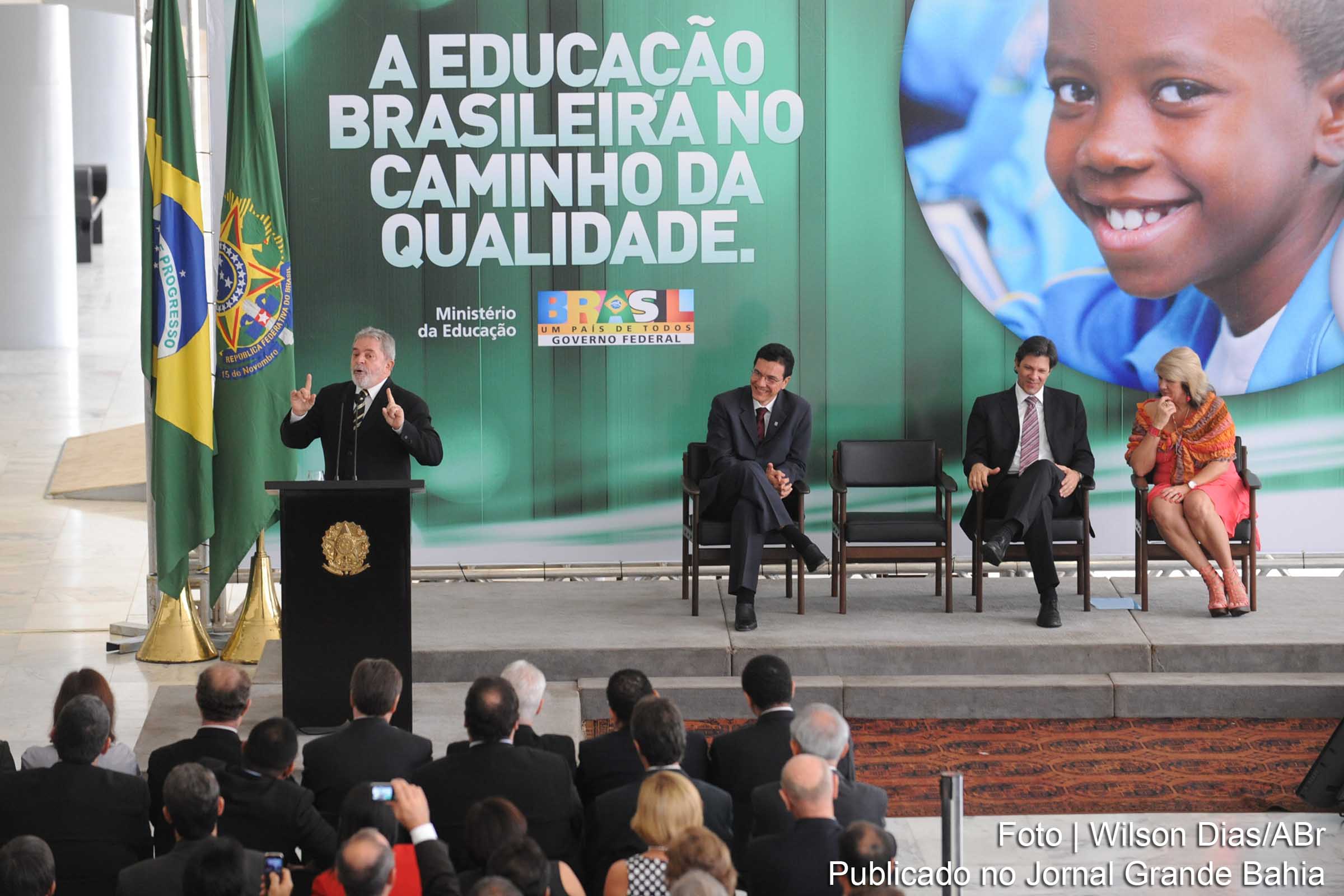 O presidente Luiz Inácio Lula da Silva discursa na cerimônia de entrega de 30 escolas federais de educação profissional e de 25 campi ligados a universidades federais.