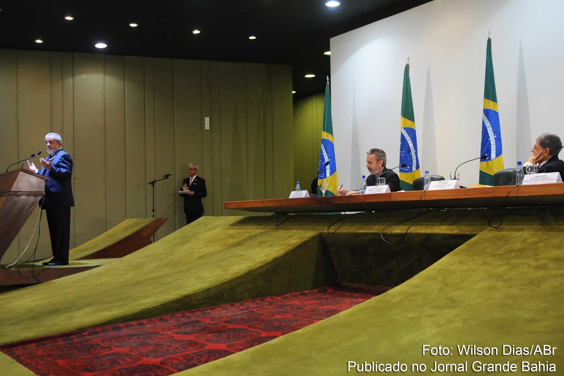O presidente Luiz Inácio Lula da Silva participa de formatura de diplomatas do Instituto Rio Branco, e destaca a importância da carreira para as relações com outros países.