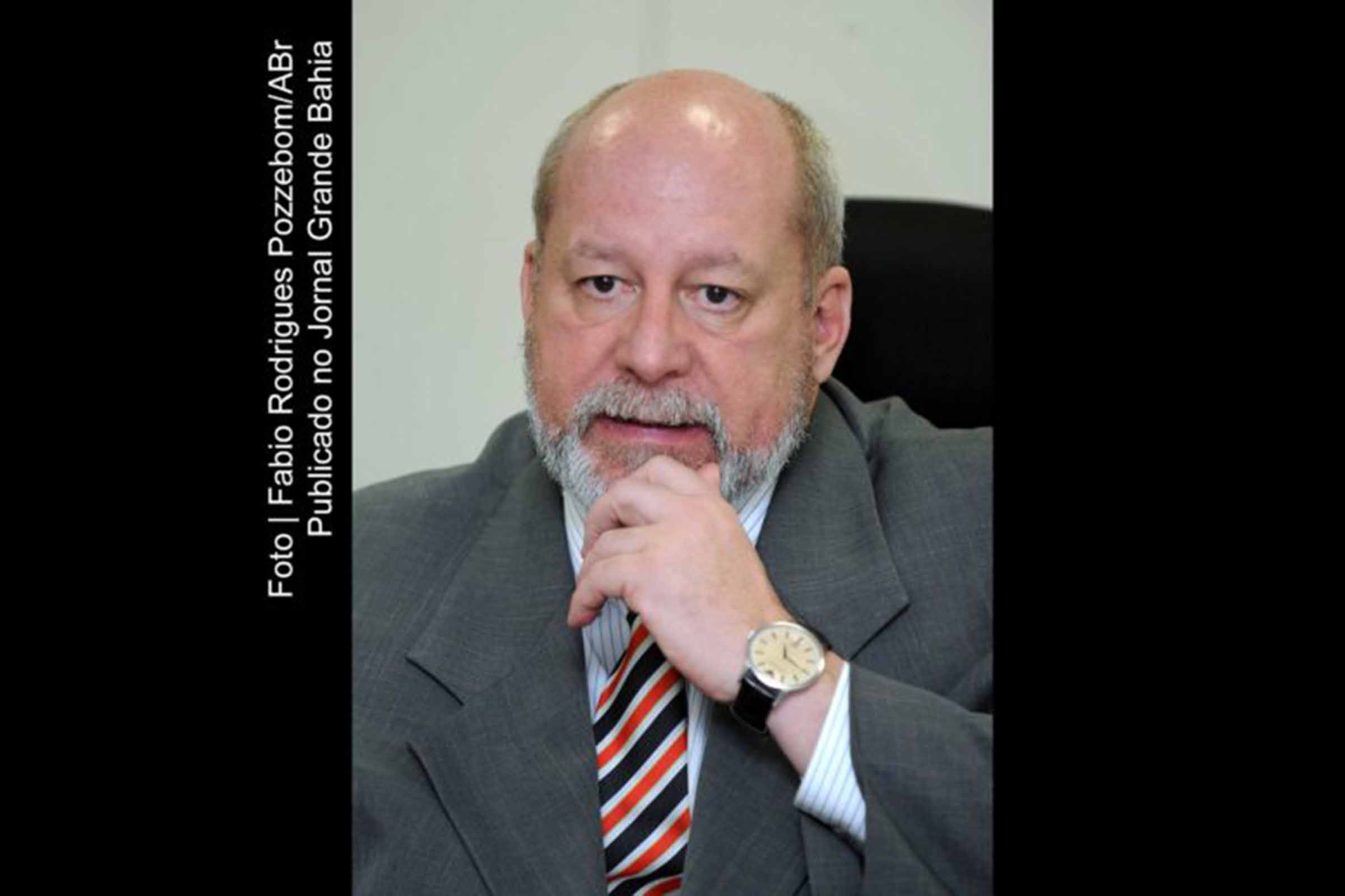 O presidente da Telebras, Rogério Santanna, afirmou que a revitalização da estatal tem gerado queda nos preços dos serviços de banda larga em diversas cidades. A declaração foi dada no contexto do Plano Nacional de Banda Larga (PNBL), que tem sido alvo de contestação judicial por parte de concessionárias de telefonia. Apesar das críticas, a estatal segue avançando na implantação da infraestrutura necessária.