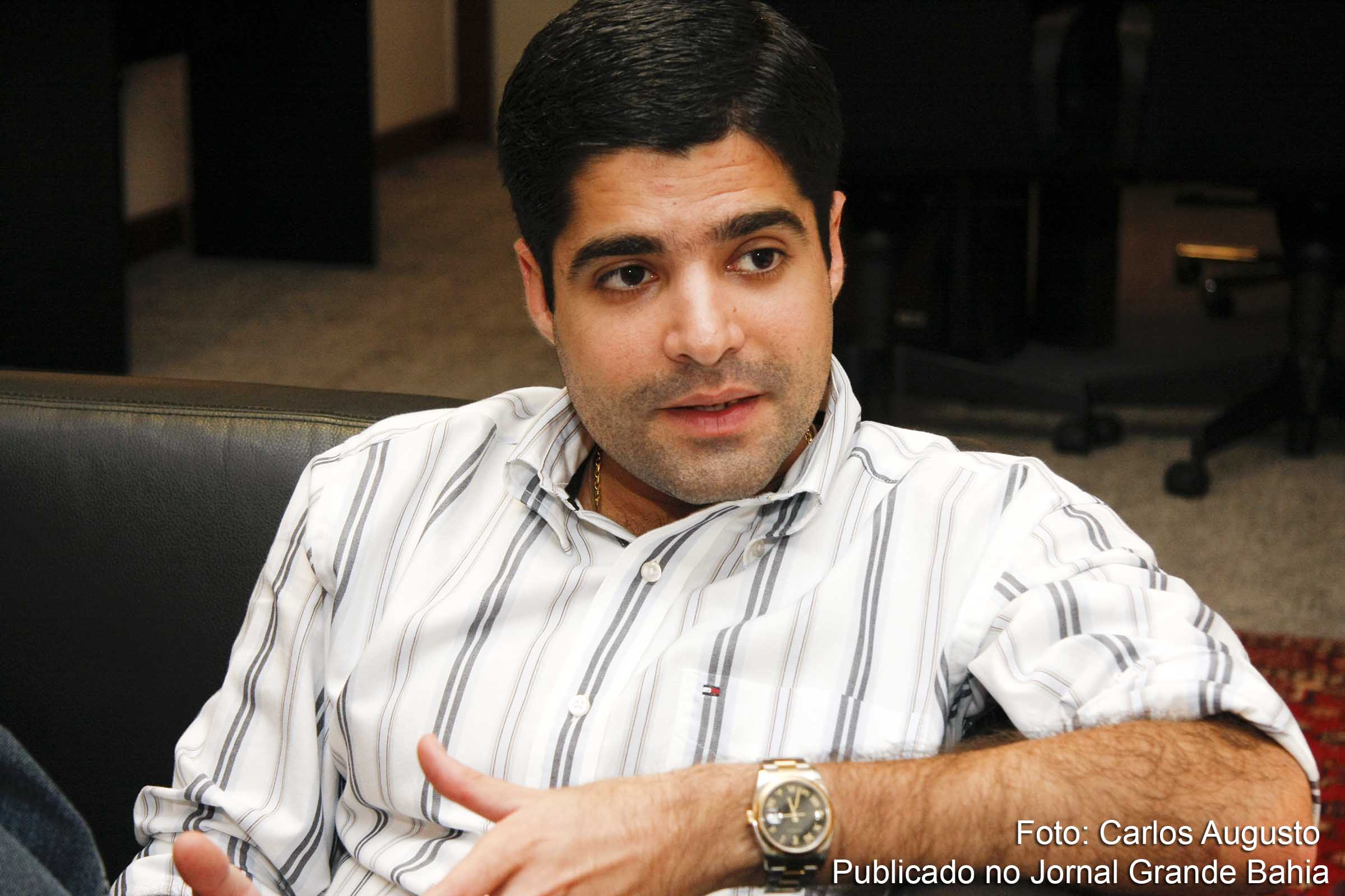 Deputado Antônio Carlos Peixoto de Magalhães Neto (ACM Neto) assume liderança.