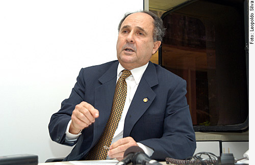 Cristovam vai pedir novamente uma CPI da Educação.