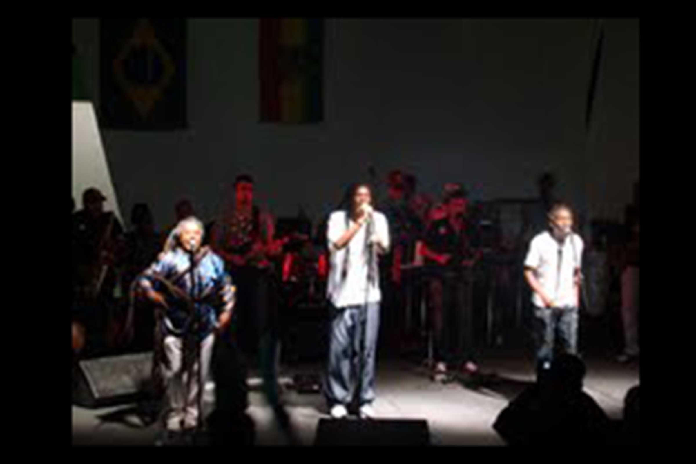 O show faz uma síntese da trajetória destes artistas identificados com as manifestações de raízes africanas, especialmente a música reggae, no bairro Rua Nova.