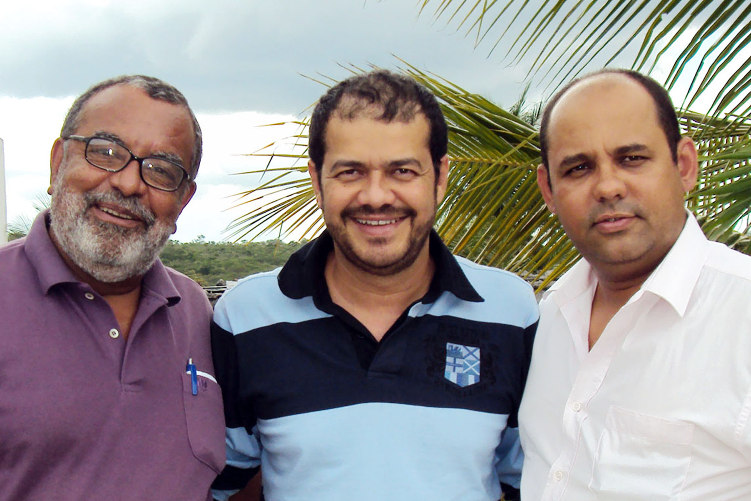 Jair Cezarinho, Edmundo Filho e Carlos Augusto, diretor do JGB. Edmundo Filho é um dos palestrantes do fórum.