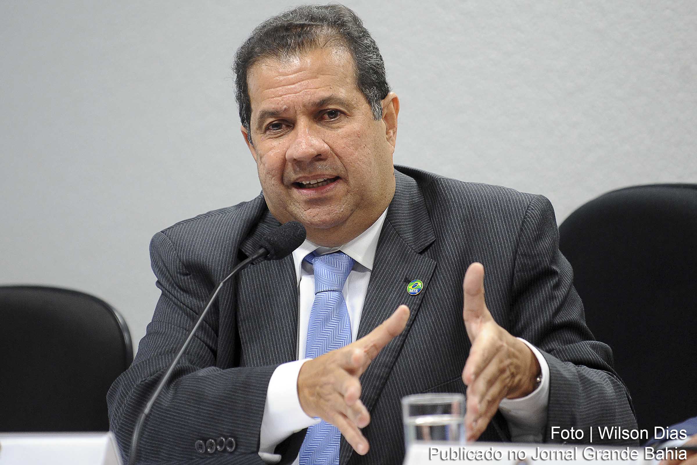 Ministro Carlos Roberto Lupi visita Feira de Santana.