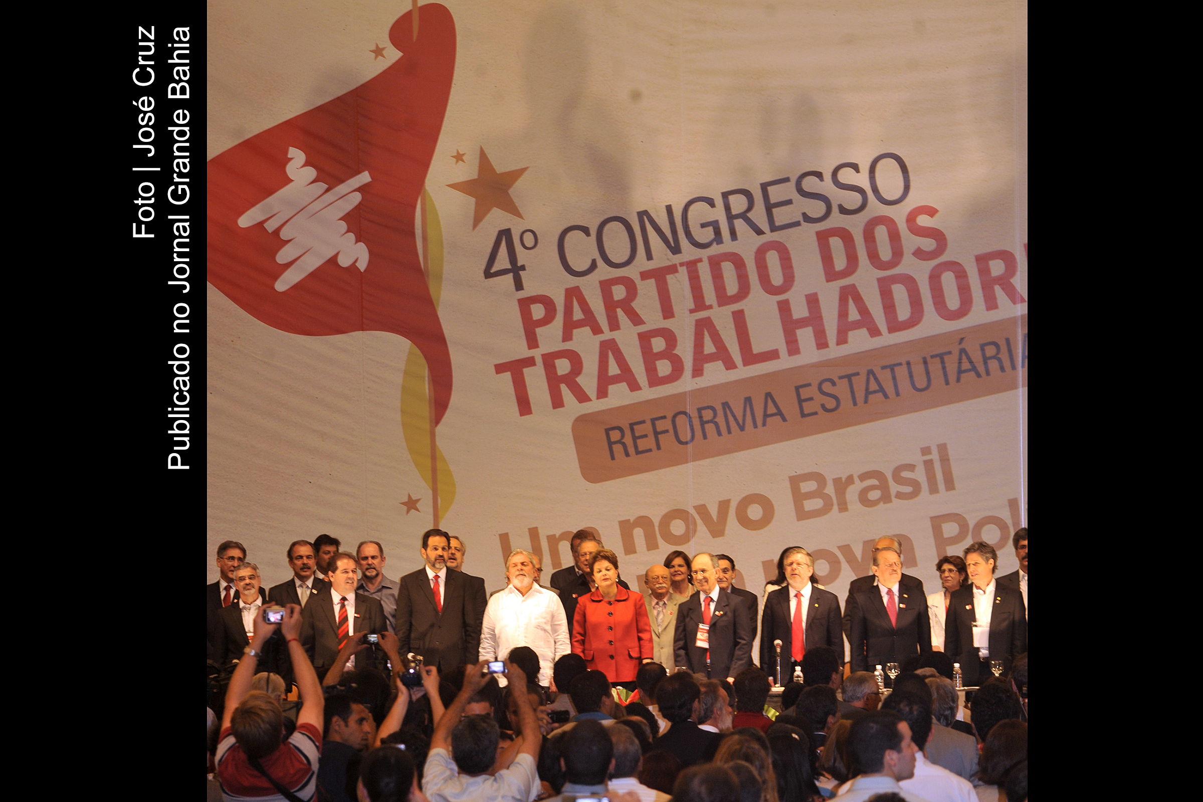 Presidenta Dilma Roussef e ex-presidente Lula participam do 4º Congresso Nacional do PT começa hoje (2) e vai até domingo (4), no Centro de Convenções Brasil 21, em Brasília.O evento deve reunir 1.350 delegados que vão discutir e aprovar as alterações no Estatuto do PT.