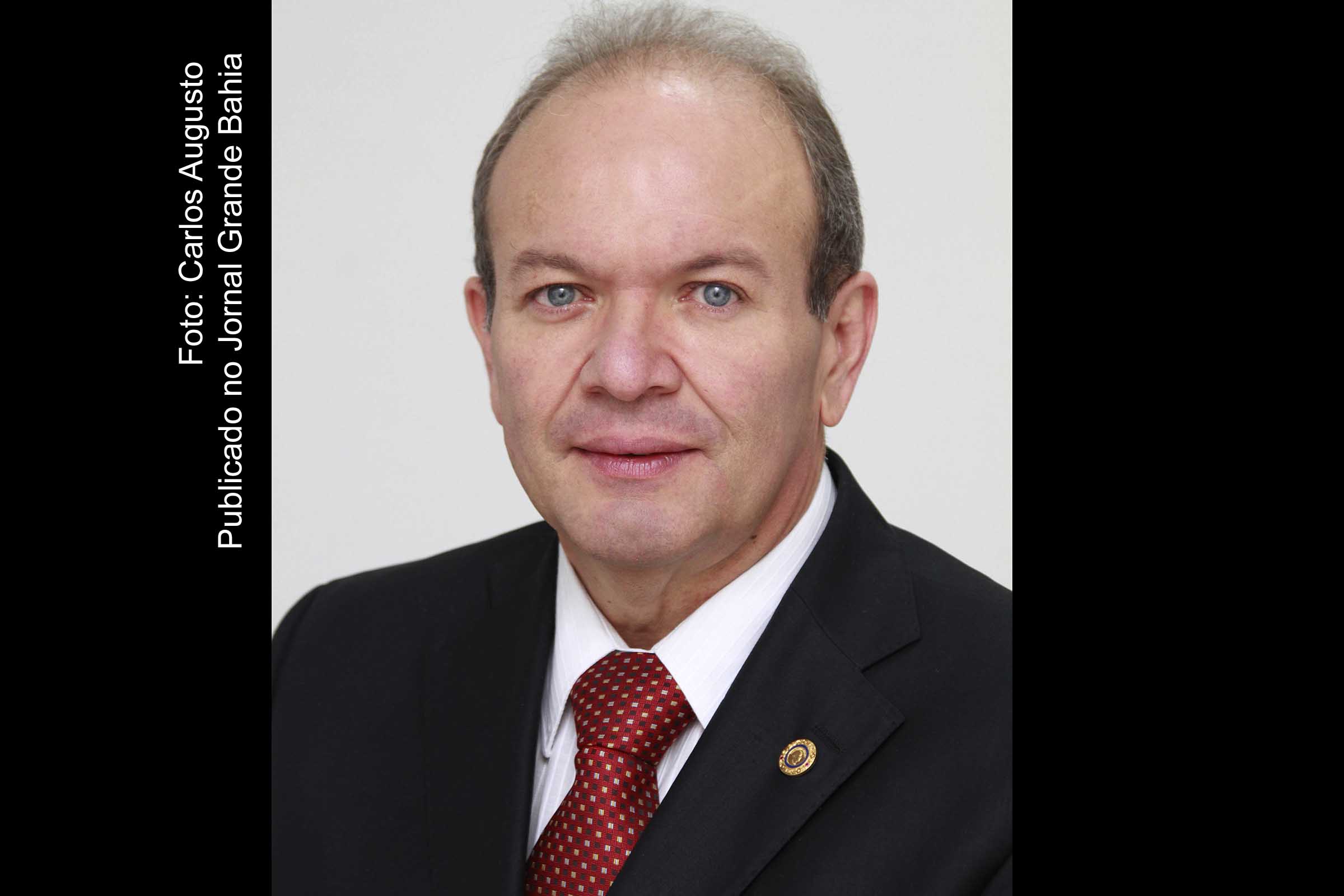 Carlos Santana Moraes Lucena é reconduzido ao cargo de Procurador-geral do Município de Feira de Santana. Procurador ocupa cargo desde 1994.