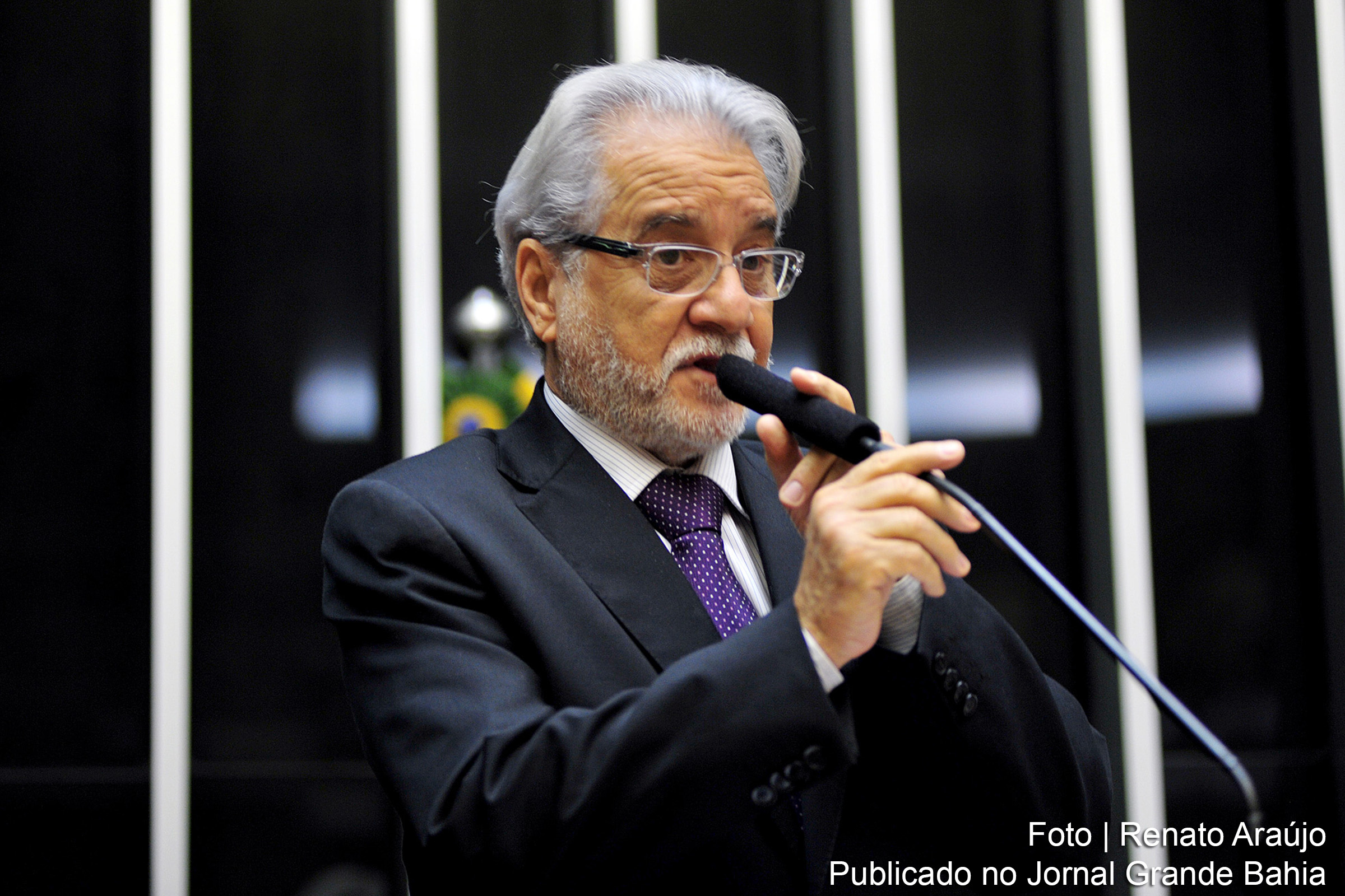 Deputado federal Emiliano José discute rumos políticos para Teofilândia