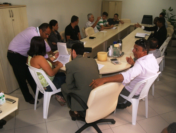 Certame foi realizado na Sala de Reuniões das Comissões da Câmara Municipal de Feira de Santana.