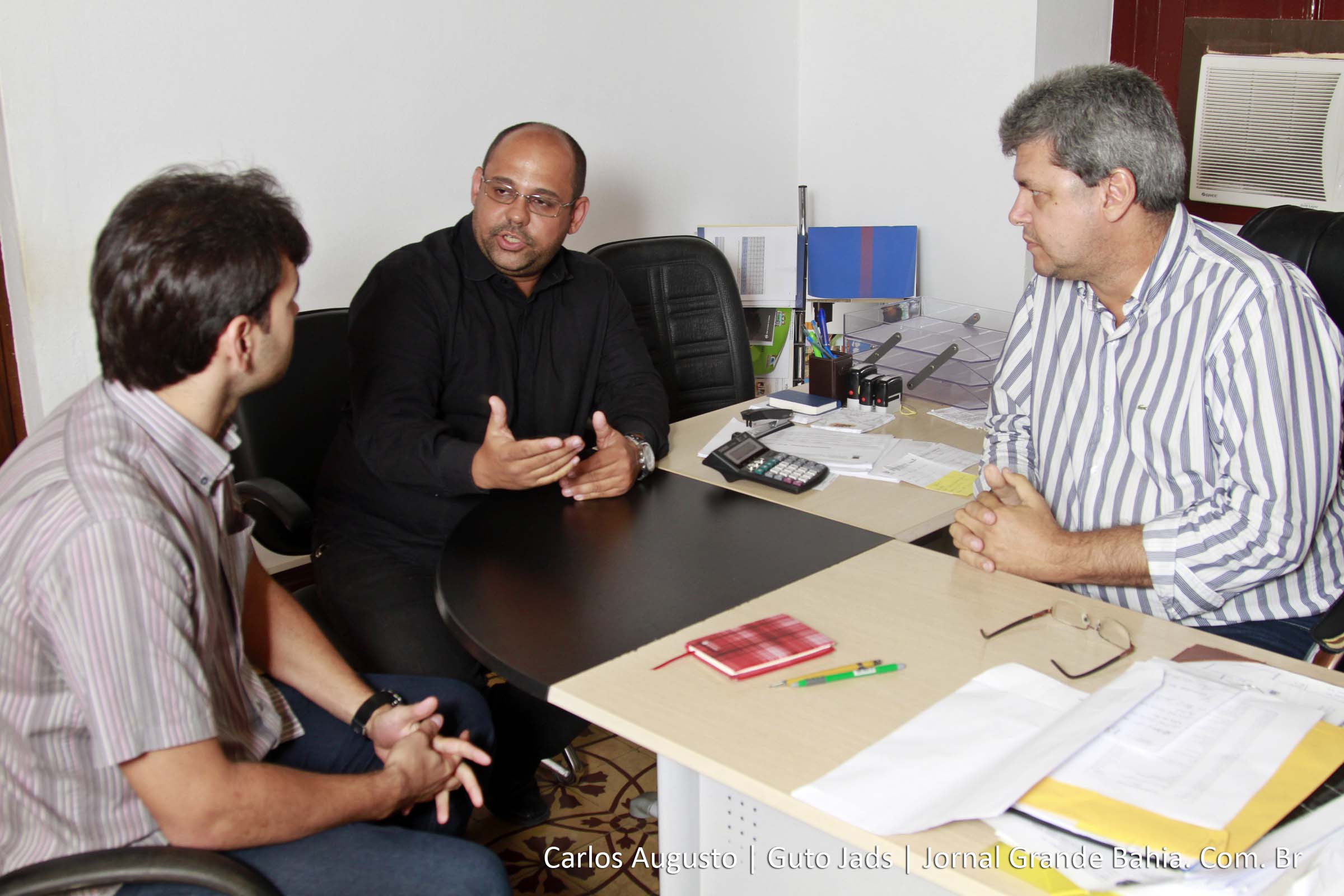 Rogério Marques, diretor da Construtora L Marquezzo; Carlos Augusto, diretor do Jornal Grande Bahia; e Antônio Dessa Cardozo (Furão), prefeito de São Gonçalo. “O mercado imobiliário de São Gonçalo está aquecido”, declara Furão.