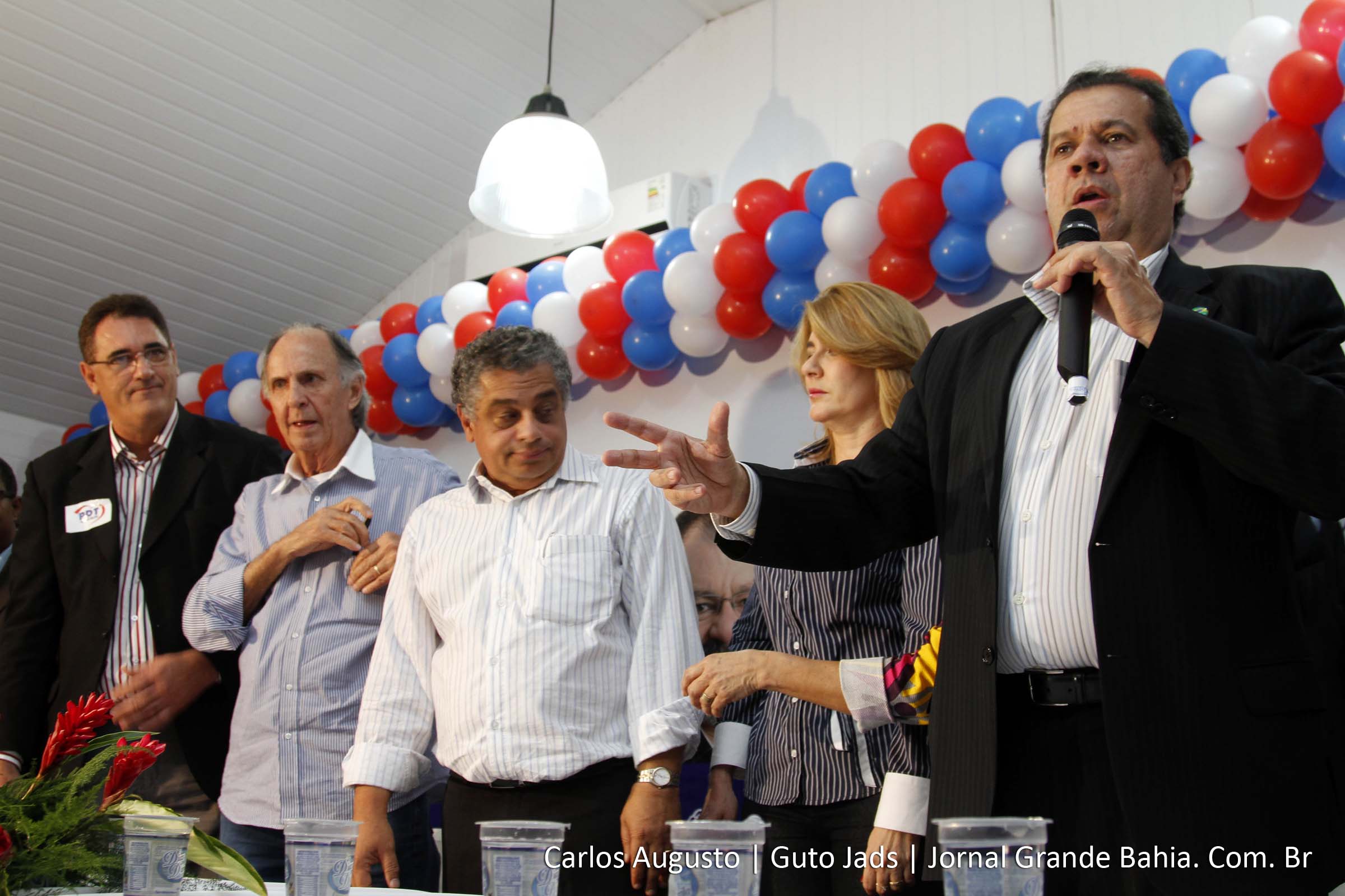 Com presença garantida, o presidente nacional do PDT, ex-ministro do Trabalho e Emprego, Carlos Luppi, deverá atrair as principais lideranças do partido para Feira de Santana. Na imagem, Euclides Artur Costa Andrade, Hari Alexandre Brust, Tarcízio Pimenta, Graça Pimenta e Carlos Luppi.
