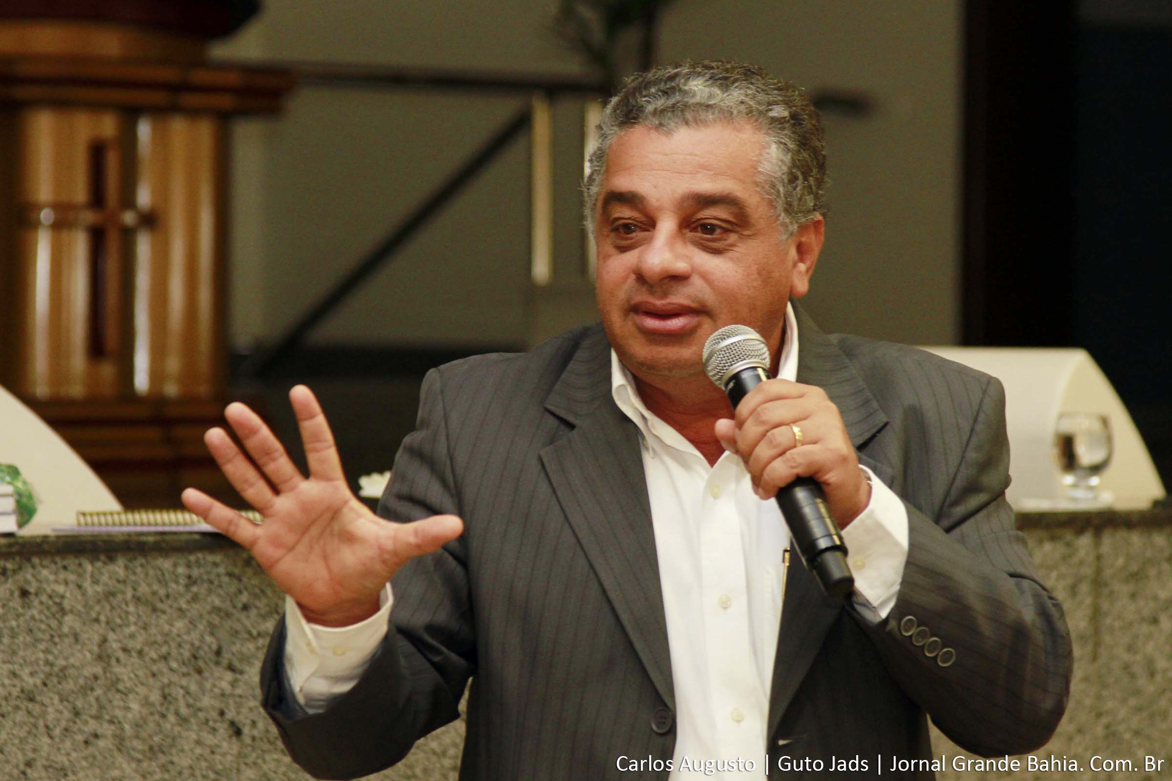 Tarcízio Pimenta: "Estamos muito felizes com a entrega de mais uma obra pública. Parabenizo os funcionários da Prefeitura Municipal pela qualidade do serviço." (Foto: Carlos Augusto (Guto Jads) - Jornal Grande Bahia)