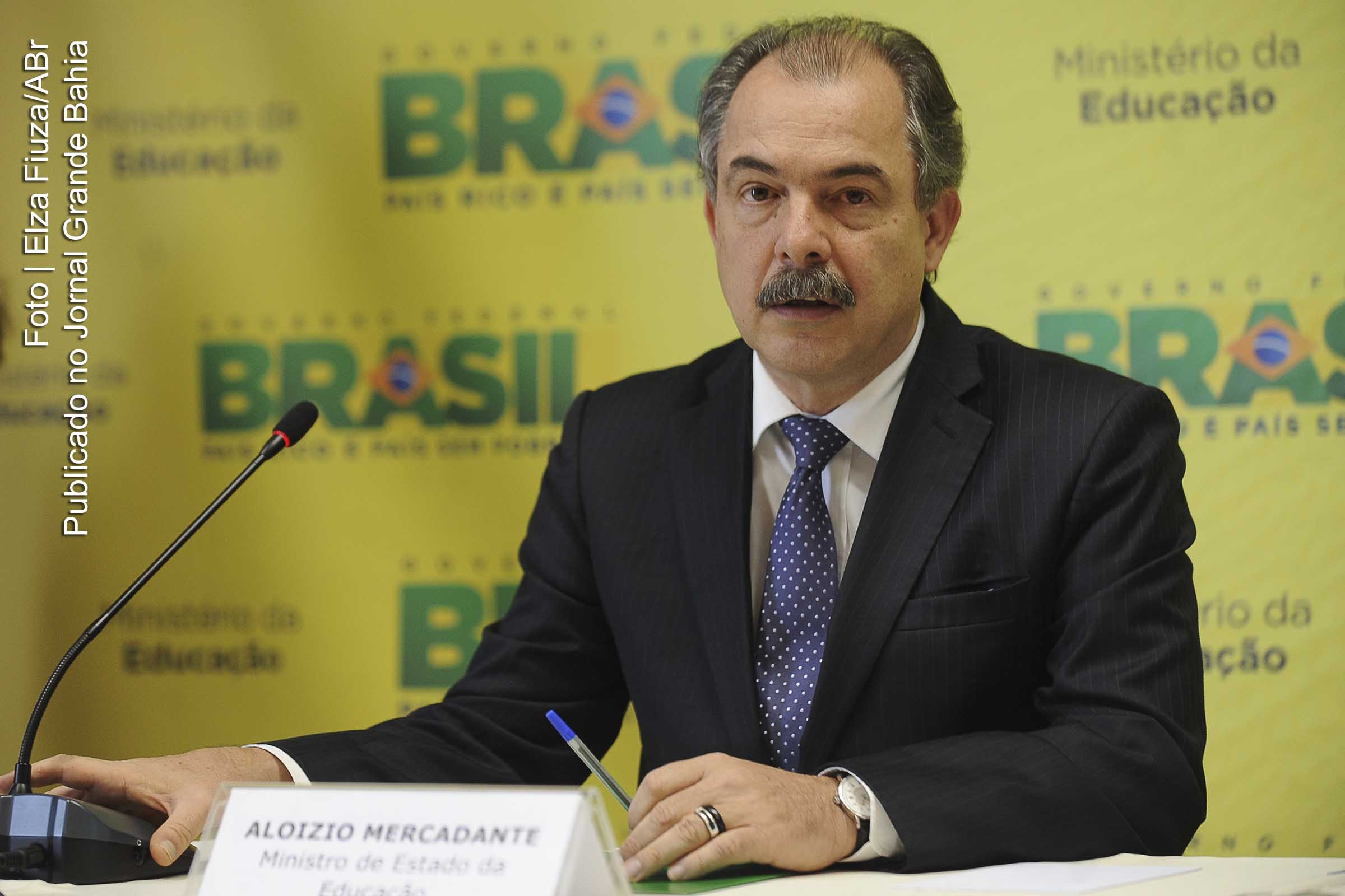 Ministro Aloizio Mercadante volta a dizer que MIT vai abrir centro de pesquisas no Brasil.