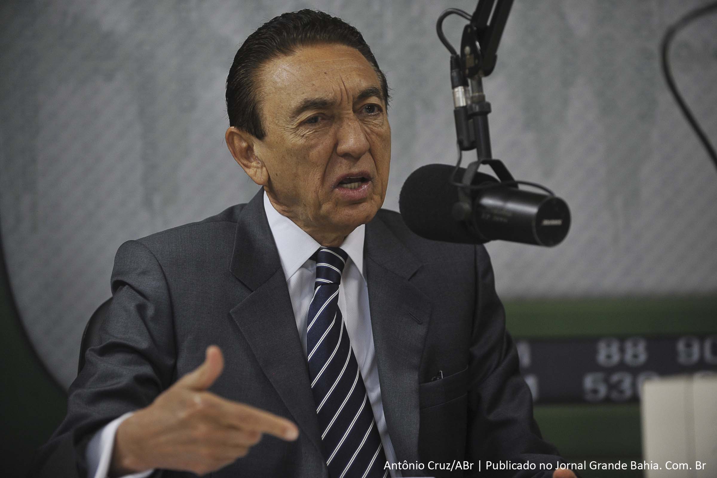 "Saí da cadeira de senador e voltaria como presidente. É claro que é positivo” disse antes de afirmar que só sai do ministério por ordem de Dilma.