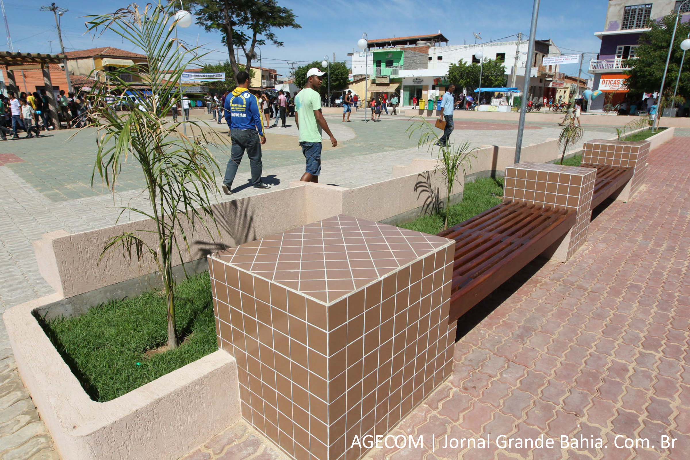 A nova praça Paratinga foi inaugurada.
