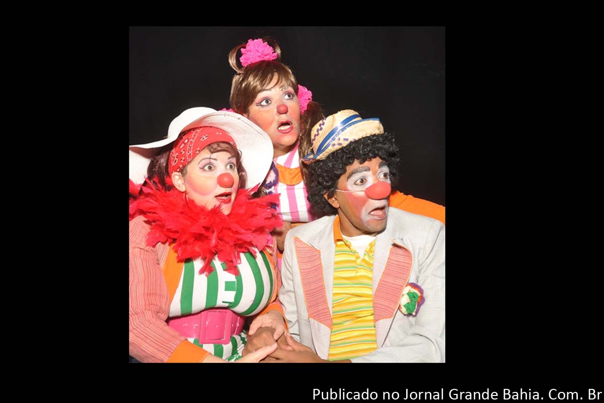 A Cia Cuca de Teatro, através do Domingo Tem Teatro, anuncia a estreia do espetáculo “Uma Família em Apuros”