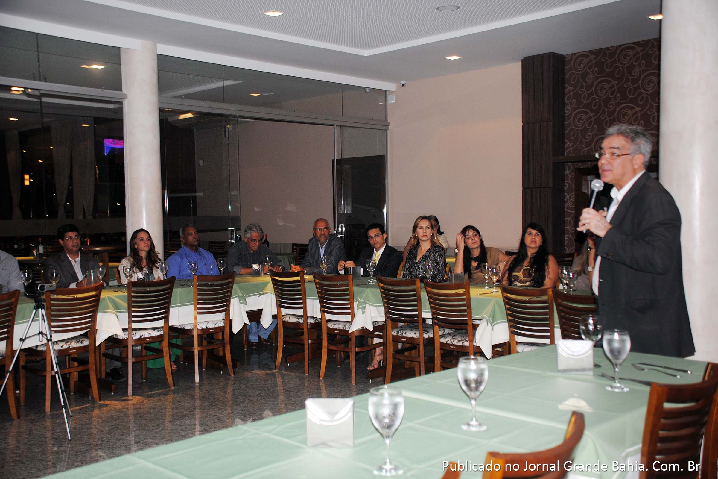 Zé Neto dialoga com advogados de Feira de Santana em reunião de campanha.