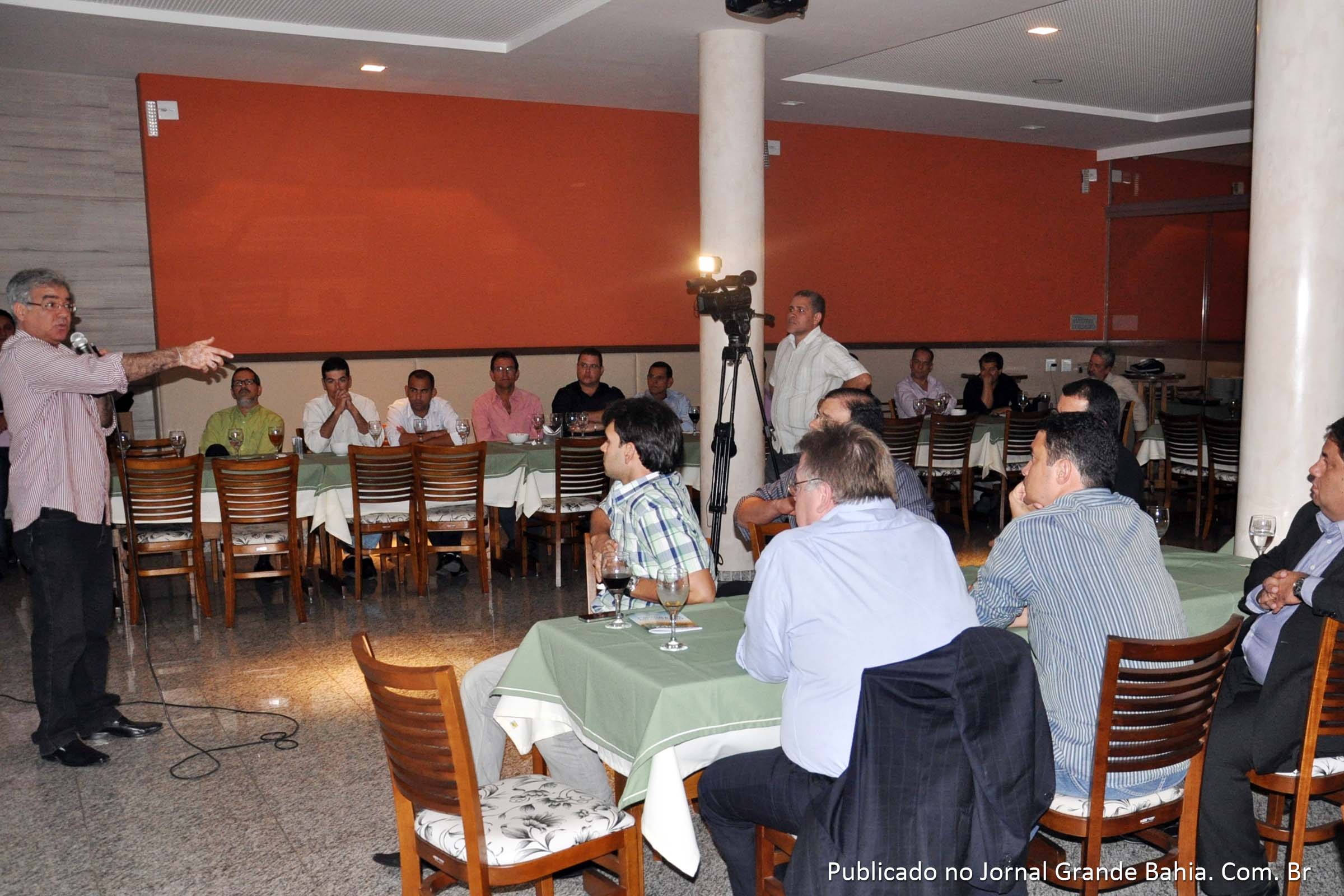 Em Feira de Santana, candidato a prefeito, Zé Neto realizou encontro com representantes da construção civil.