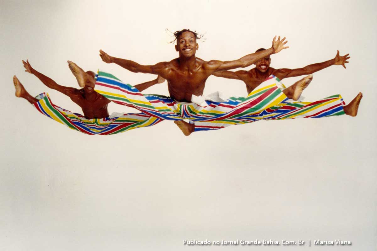 Balé Folclórico da Bahia mostra capoeira no encerramento dos Jogos Olímpicos de Londres.
