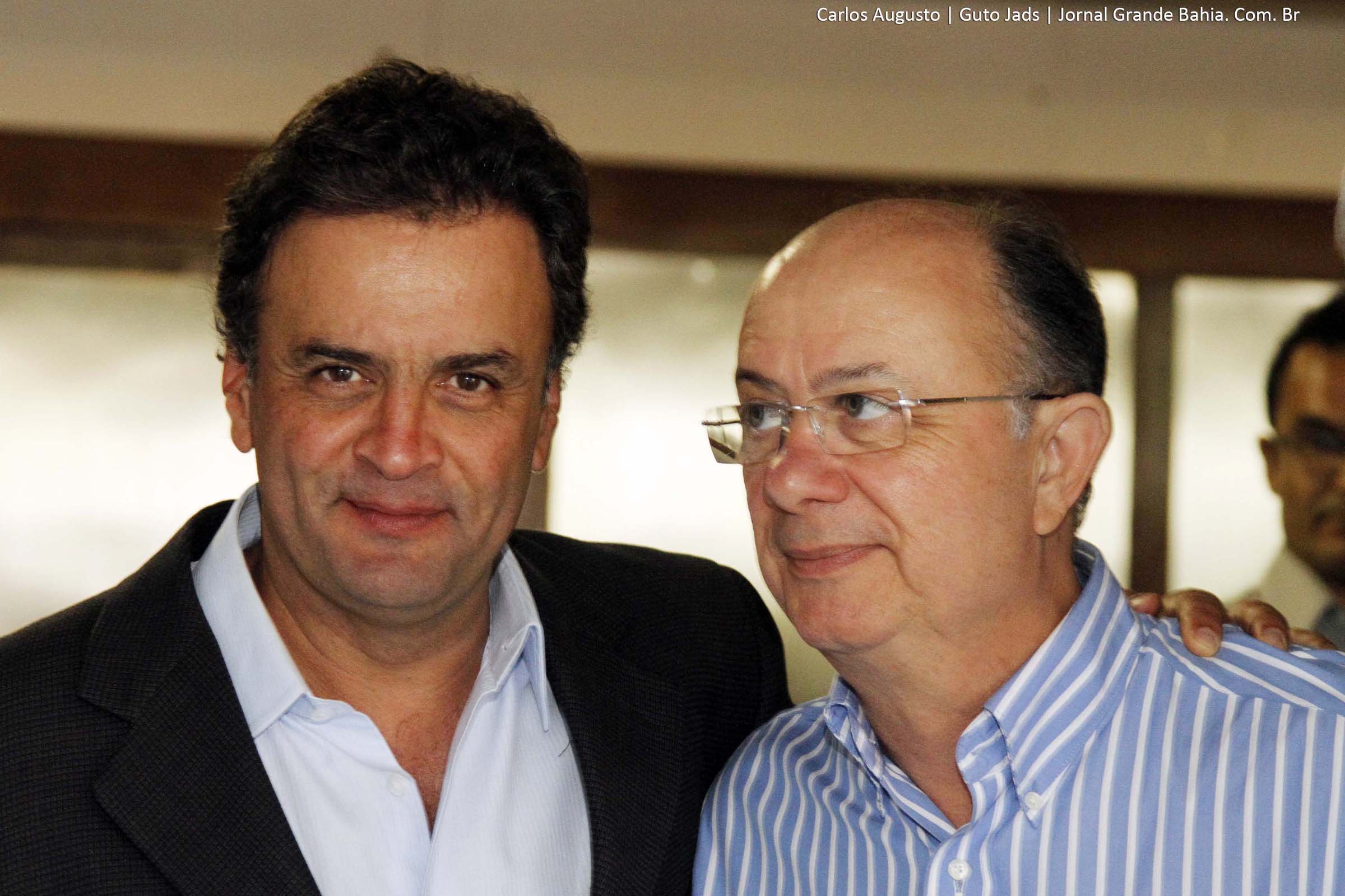 Aécio Neves da Cunha e José Ronaldo de Carvalho. Senador realiza caminhada no centro de Feira de Santana, em apoio a candidatura de José Ronaldo. (Foto: Carlos Augusto | Jornal Grande Bahia)Aécio Neves e José Ronaldo de Carvalho. Senador realiza caminhada no centro de Feira de Santana, em apoio a candidatura de José Ronaldo. (Foto: Carlos Augusto | Jornal Grande Bahia)