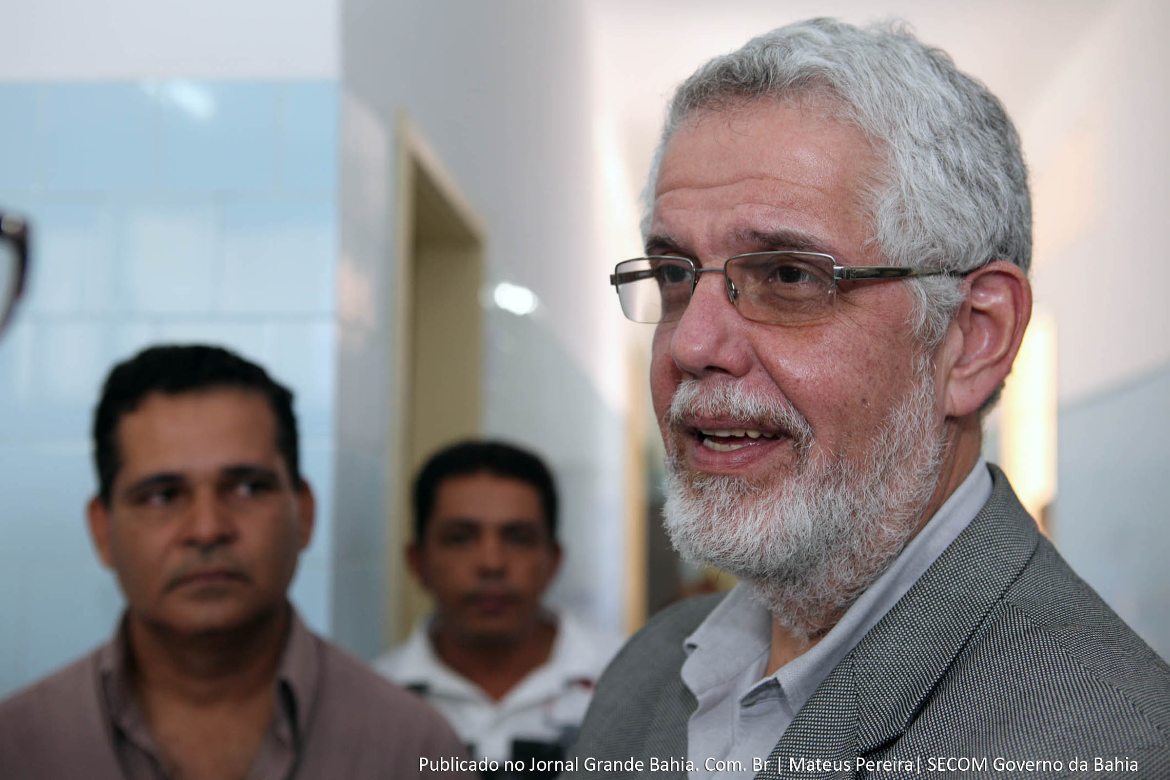 Secretário da Saúde, Jorge Solla contrata mais 800 servidores, através de concurso.