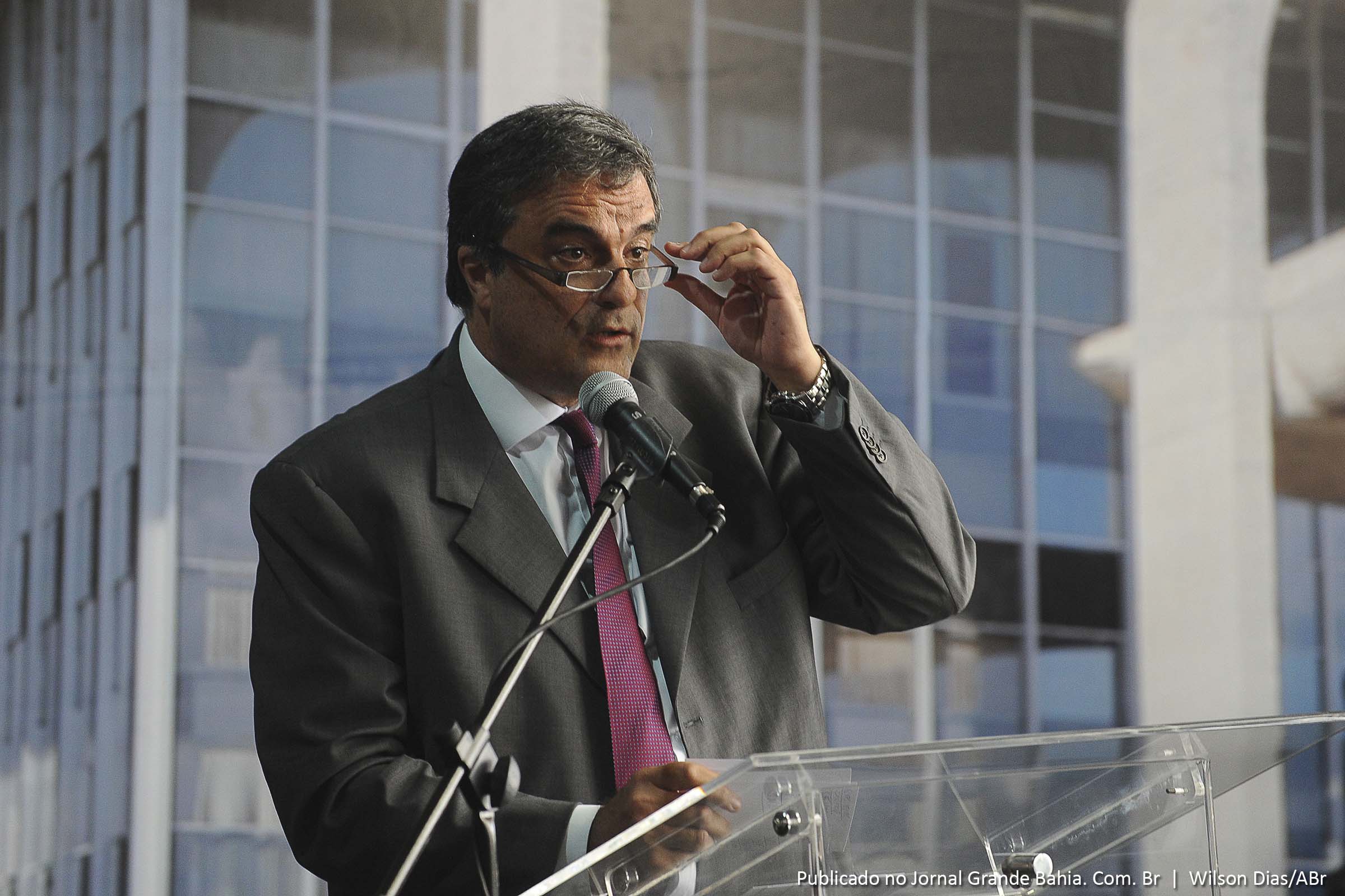 Na portaria, ministro José Eduardo Cardozo diz que a escola será criada para atender “à necessidade de aprimoramento e resolução”.