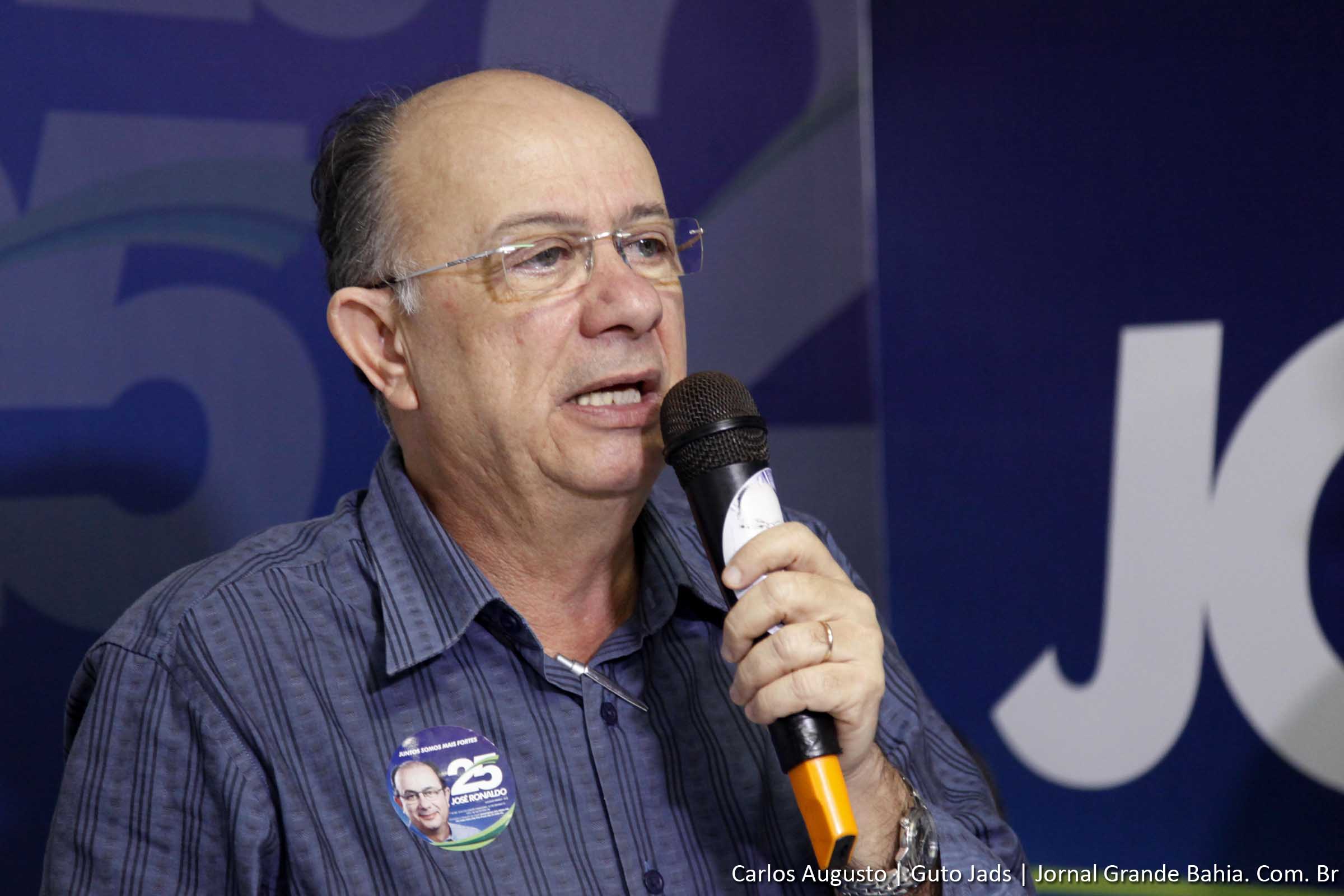 Justiça determina retirada do ar de programa de rádio da coligação liderada por José Ronaldo.