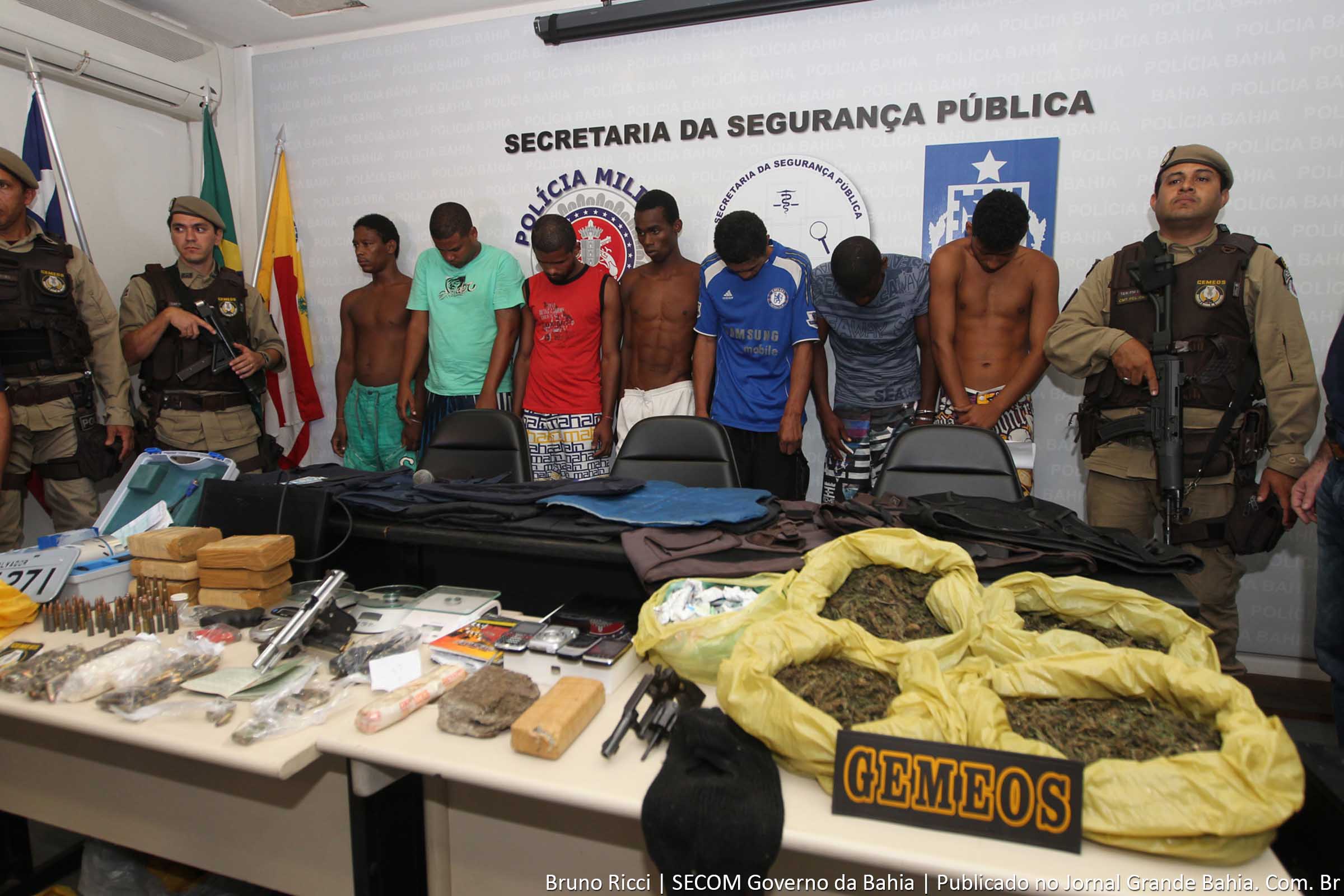 Operação desarticulou uma quadrilha especializada em tráfico de drogas, roubos a bancos e homicídios liderada por Tiago Ferreira Silva, o ‘Shrek’ ou ‘Tiago Delegado’, morto em confronto com a polícia em agosto deste ano, no município baiano de Cândido Sales