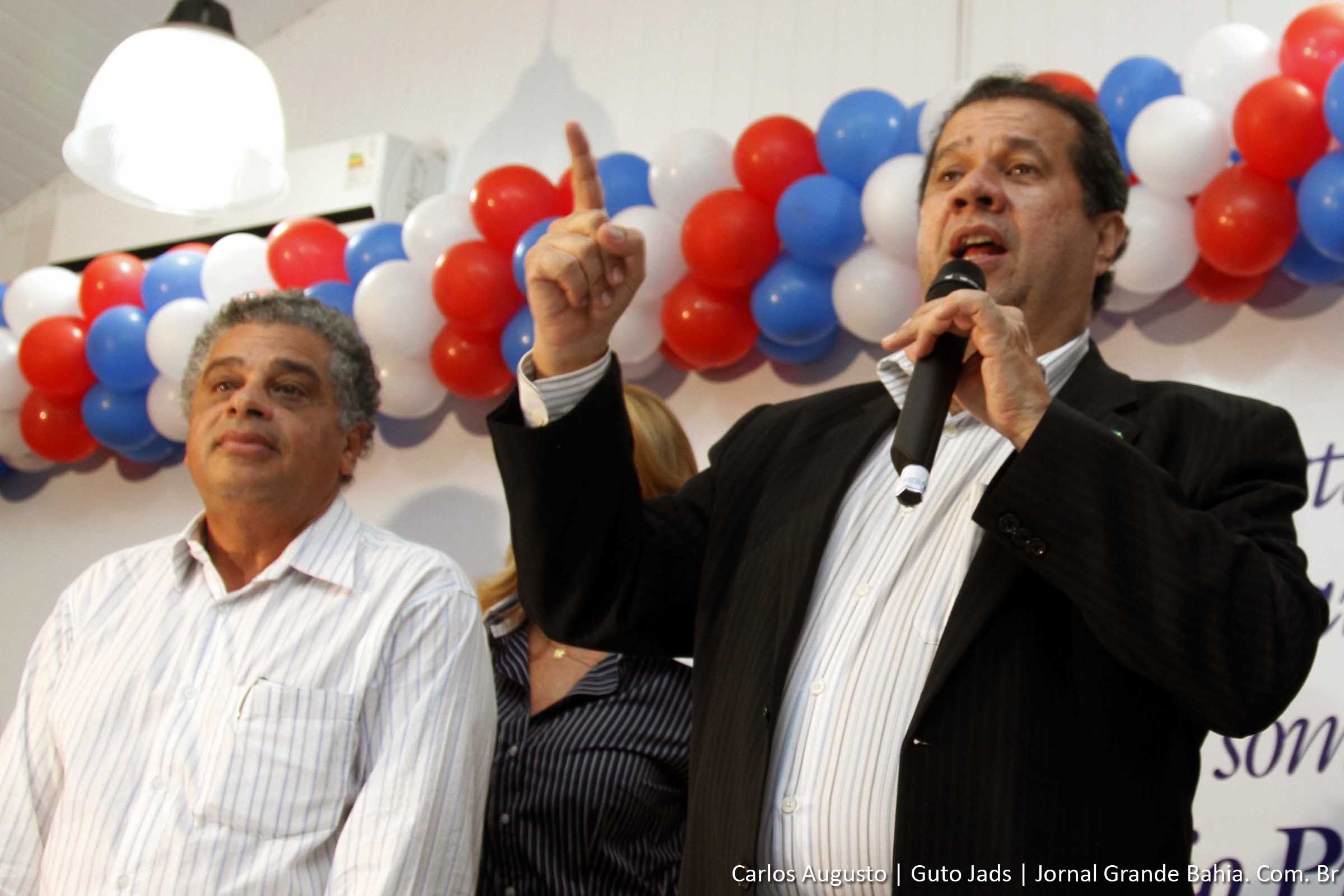 Tarcízio Pimenta e Carlos Lupi. Ex-ministro participa de evento em apoio ao aliado. (Foto: Carlos Augusto (Guto Jads) - Jornal Grande Bahia)
