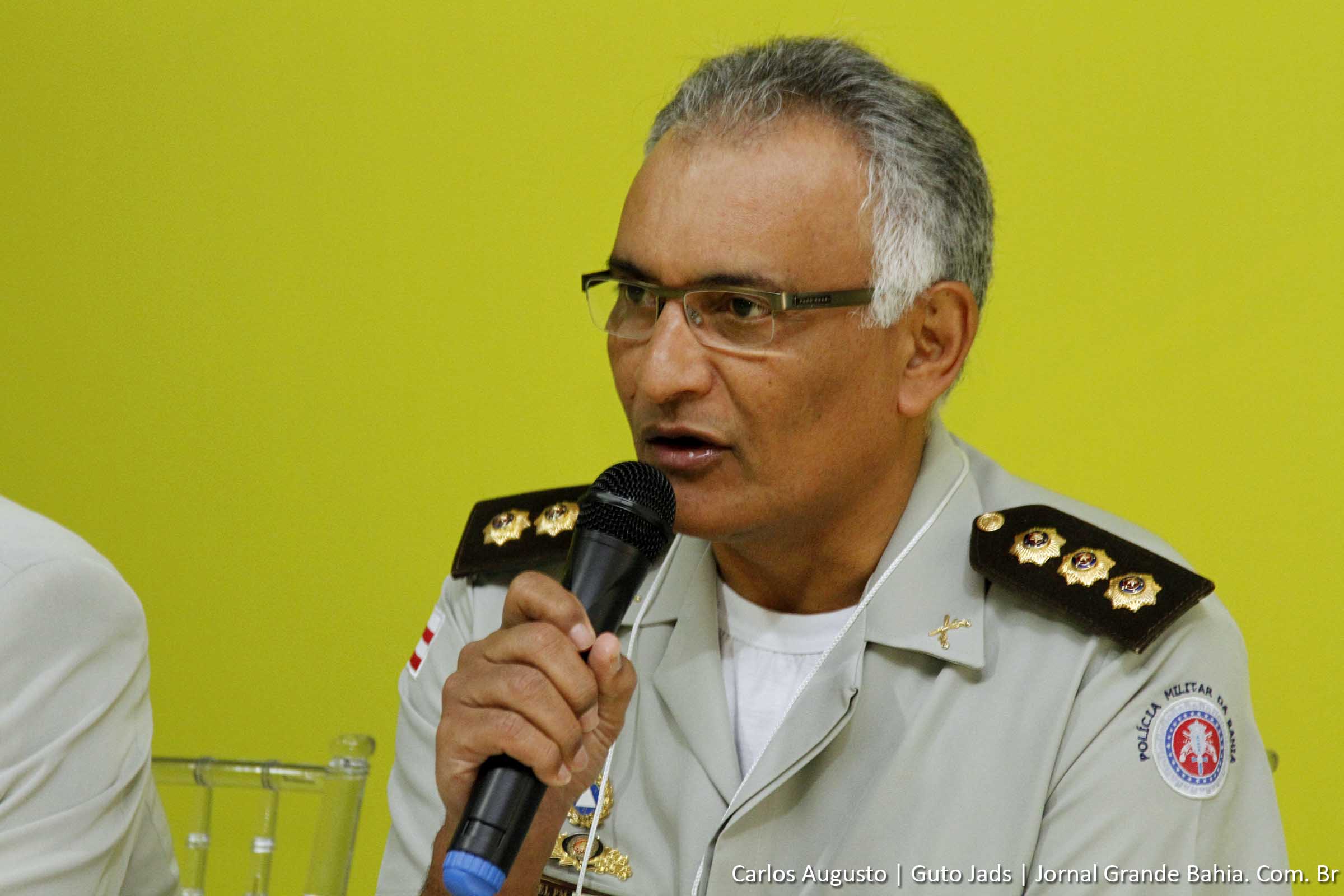 O Coronel da PM Adelmário Xavier recebe homenagem em Santo Antonio de Jesus. (Foto: Carlos Augusto | Jornal Grande Bahia)