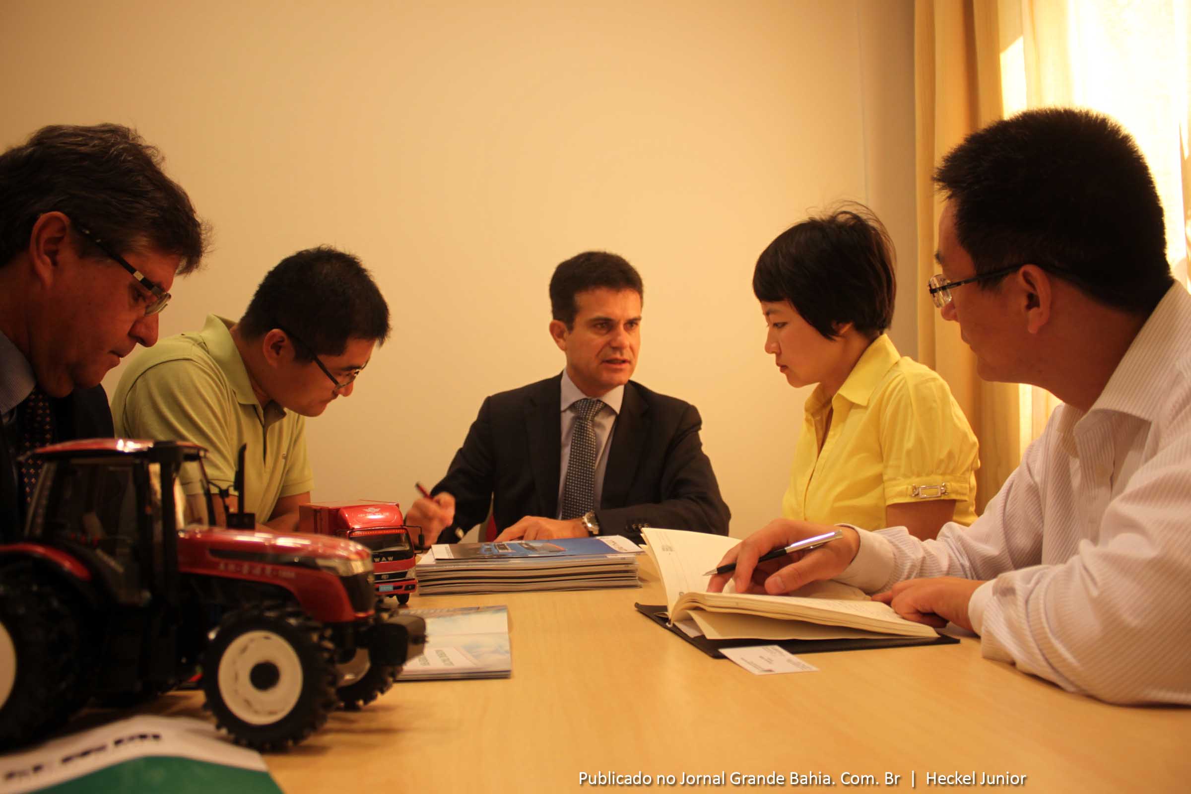 Eduardo Salles e representantes de empresas chinesas.