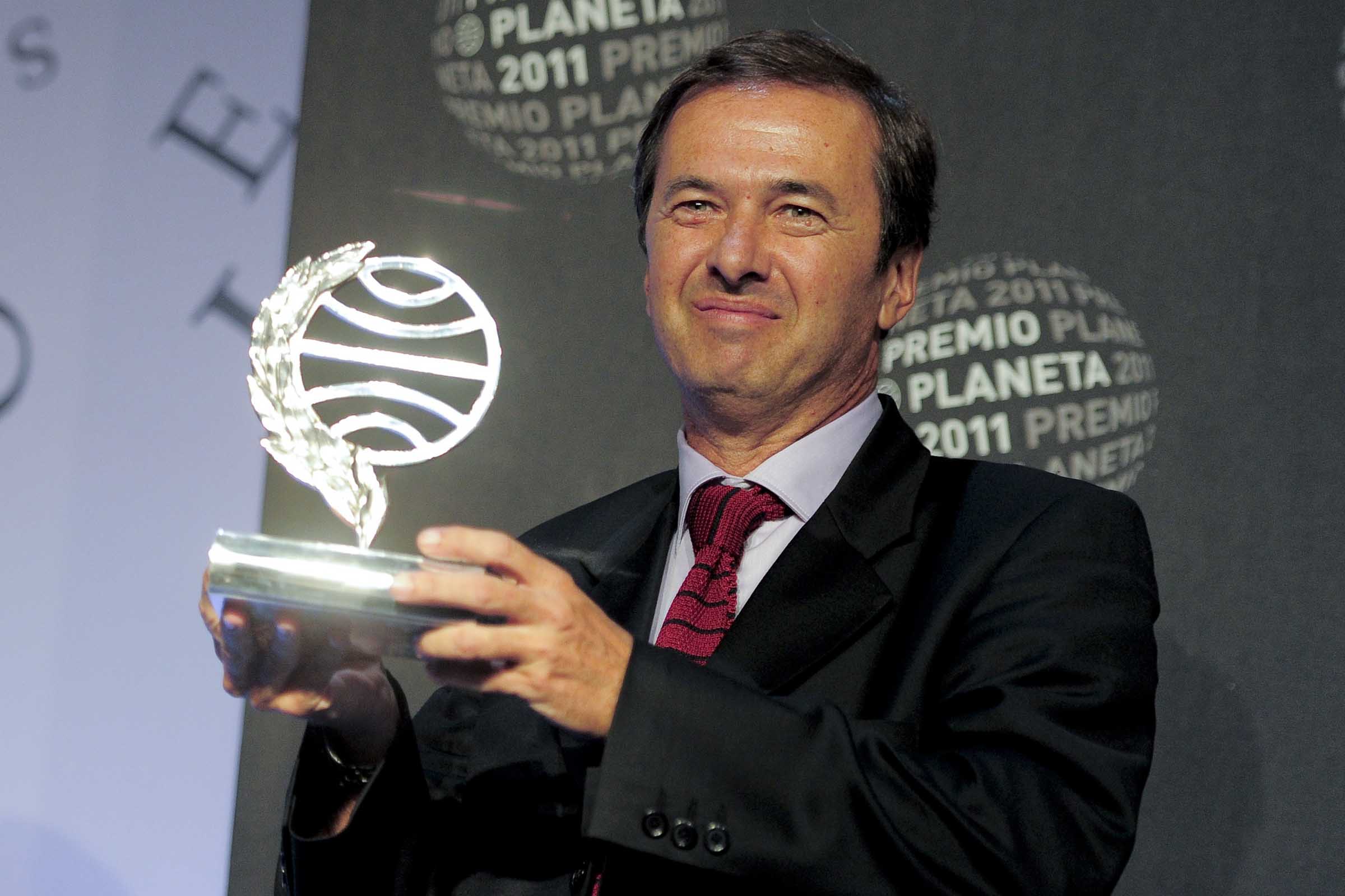 O polêmico e um dos mais vendidos escritores da Europa, o espanhol Javier Moro, chega à capital para palestras no Instituto Cervantes de Salvador e na Feira Literária Internacional de Cachoeira (FLICA 2012).