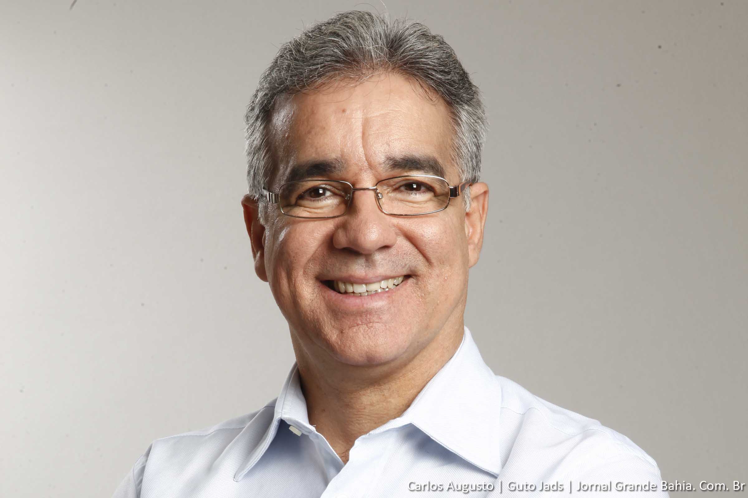 “Esperei pacientemente e não me manifestei porque acho que era um direito da oposição comemorar a vitória, mas é importante lembrar que tanto em Feira de Santana como em Salvador o DEM esteve presente e comandando as máquinas administrativas. A diferença é que antes eles tinham apenas o bônus gerado pela influência sobre a gestão, agora terão também o ônus de gerir duas grandes cidades”. (Foto: Carlos Augusto (Guto Jads) - Jornal Grande Bahia)