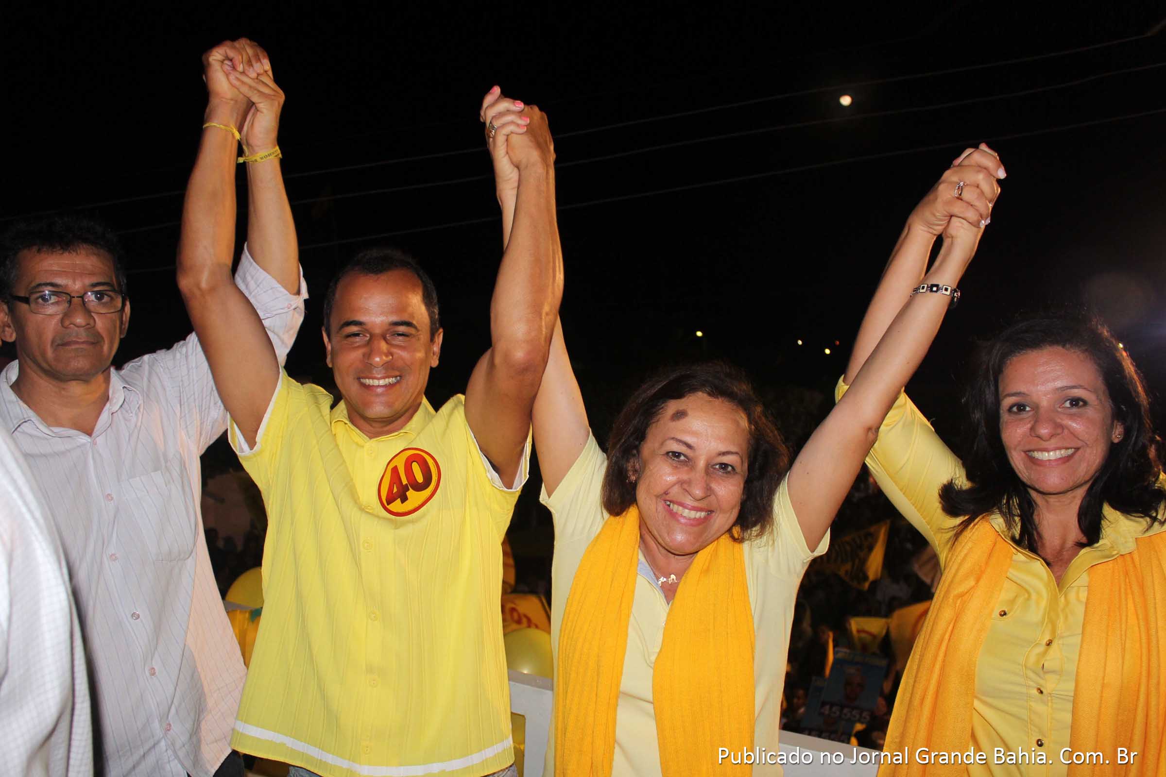 Coi, presidente do PSB de Amargosa; César, vice-prefeito eleito; senadora Lídice da Mata e Karina Silva, prefeita-eleita de Amargosa.