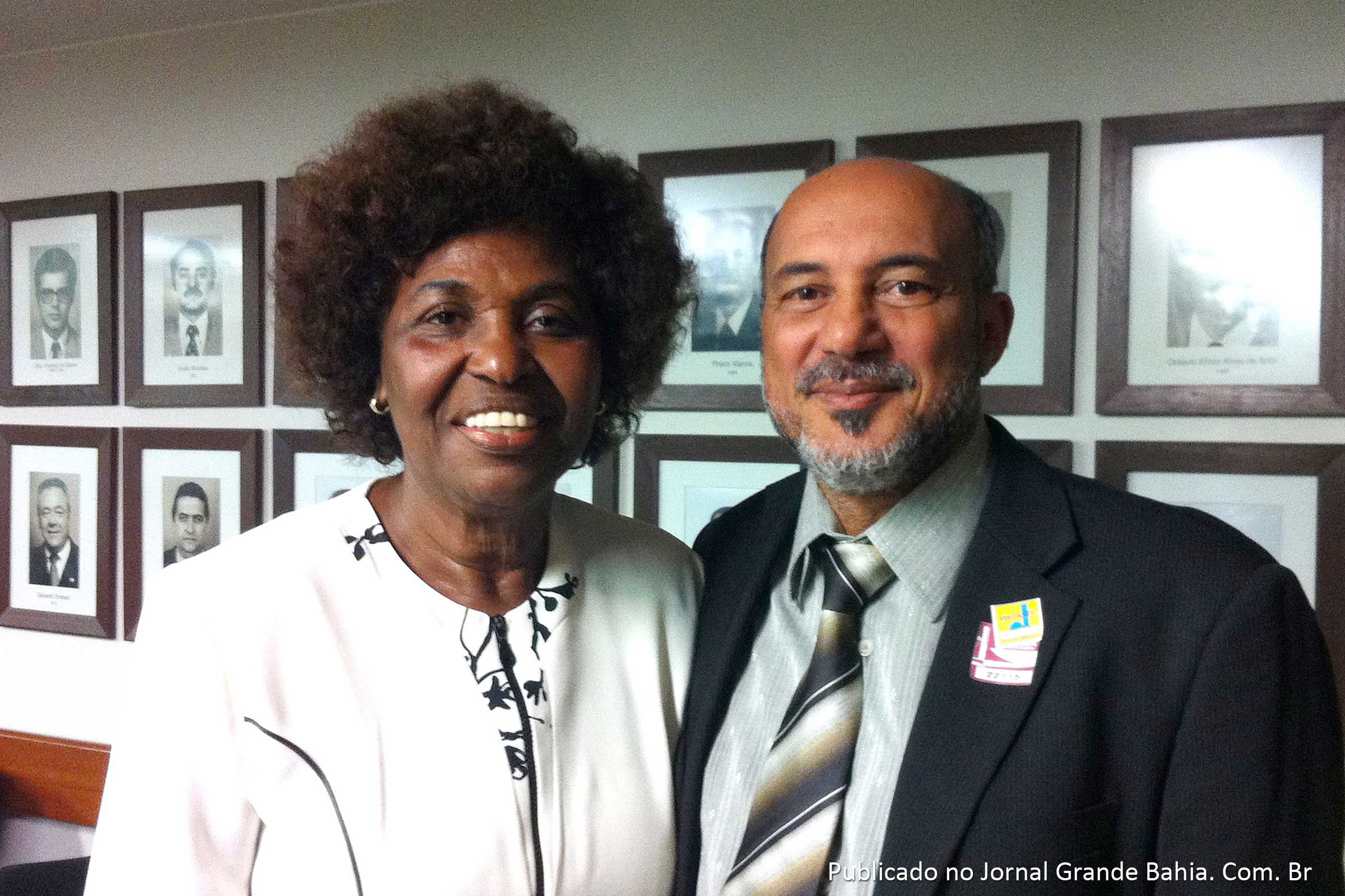A deputada federal Benedita da Silva (PT-RJ) recebe o título de Cidadã Baiana na Assembleia Legislativa da Bahia, a pedido do deputado estadual Bira Corôa.