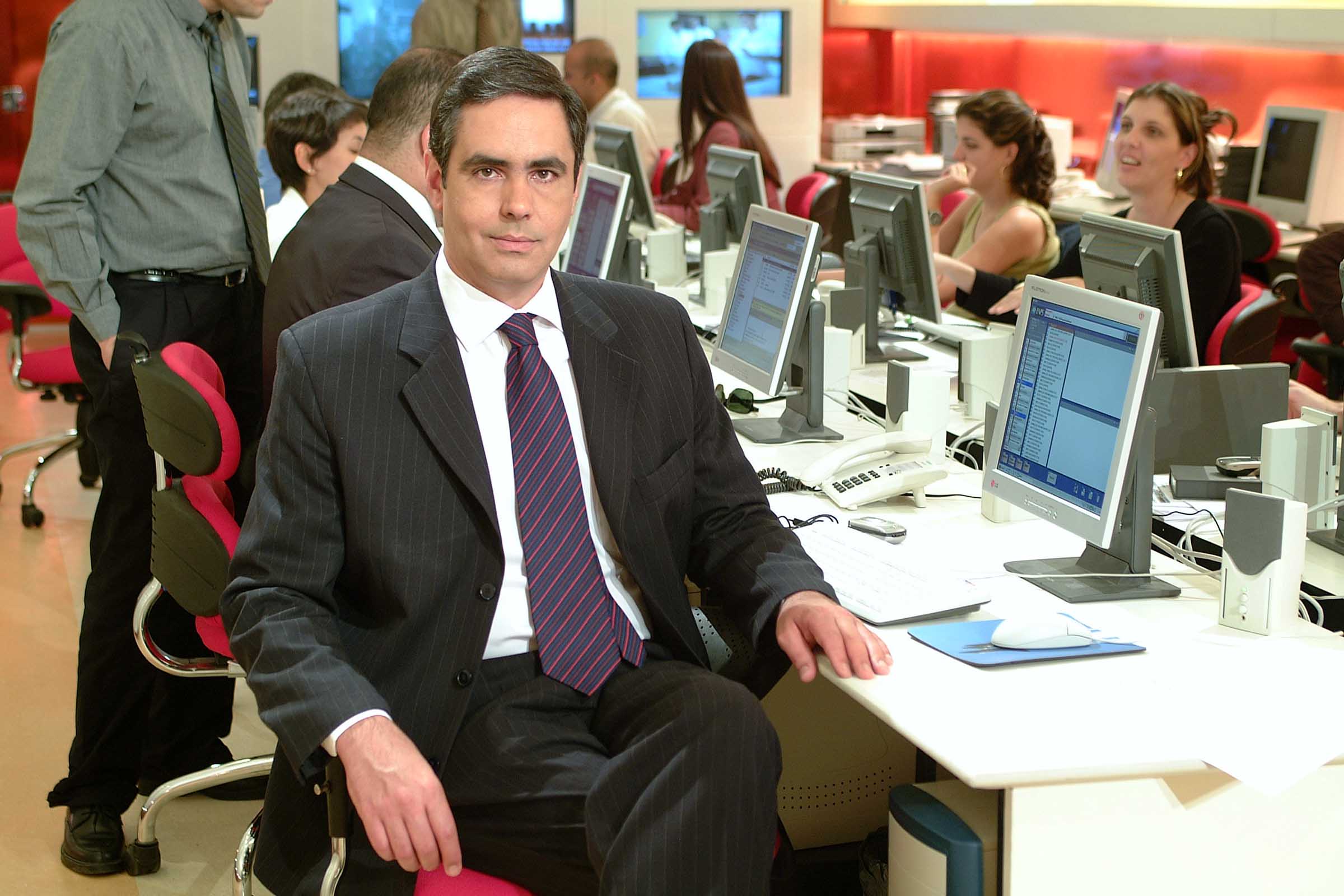 Jornalista Fábio Pannunzio, em um artigo publicado pela Folha de S. Paulo, denuncia ser alvo de uma avalanche de ações judiciais por suas postagens críticas no Blog do Pannunzio, razão que o levou a deixar de atualizar a página.