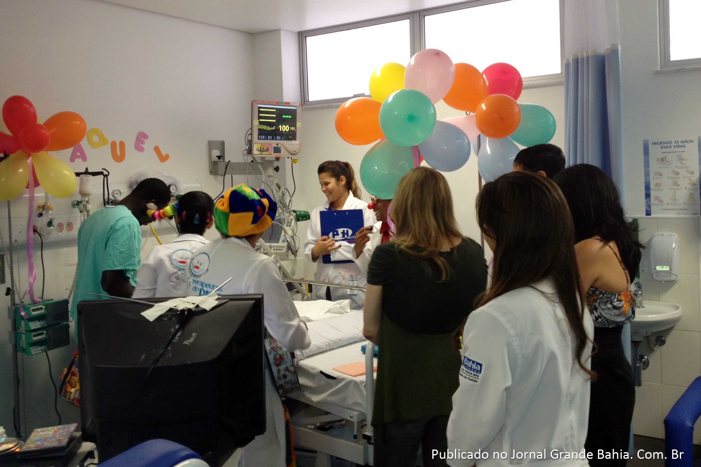 HEC conta com mais dez leitos de UTI. Os Terapeutas do Riso fizeram uma programacao especial com os pacientes durante a cerimonia de abertura dos novos leitos de UTI.